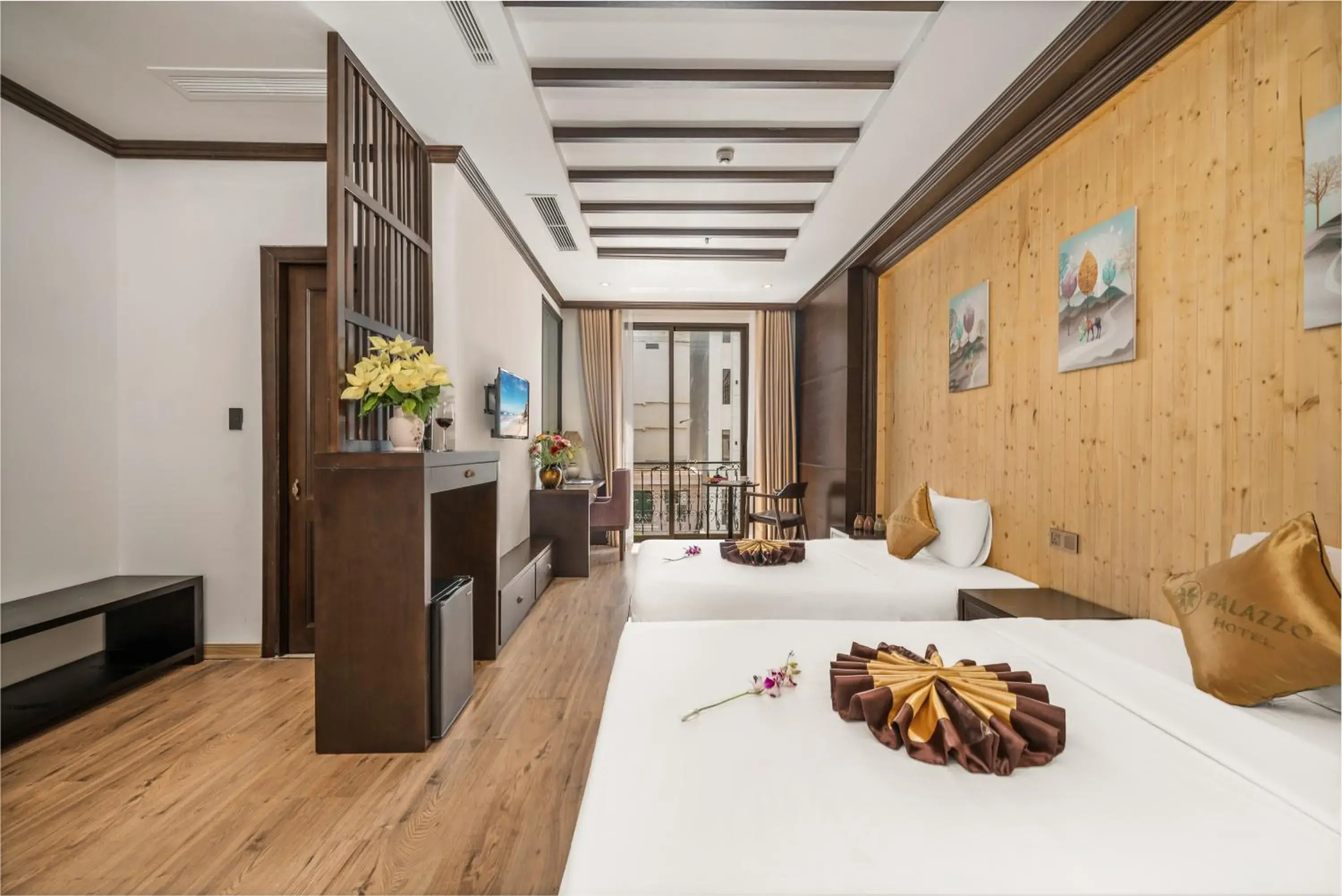 Family Suite with Balcony in Palazzo Luxury Hotel & Bistro - Central My Khe Beach Walking Street Family Suite with Balcony in Palazzo Luxury Hotel & Bistro - Central My Khe Beach Walking Street