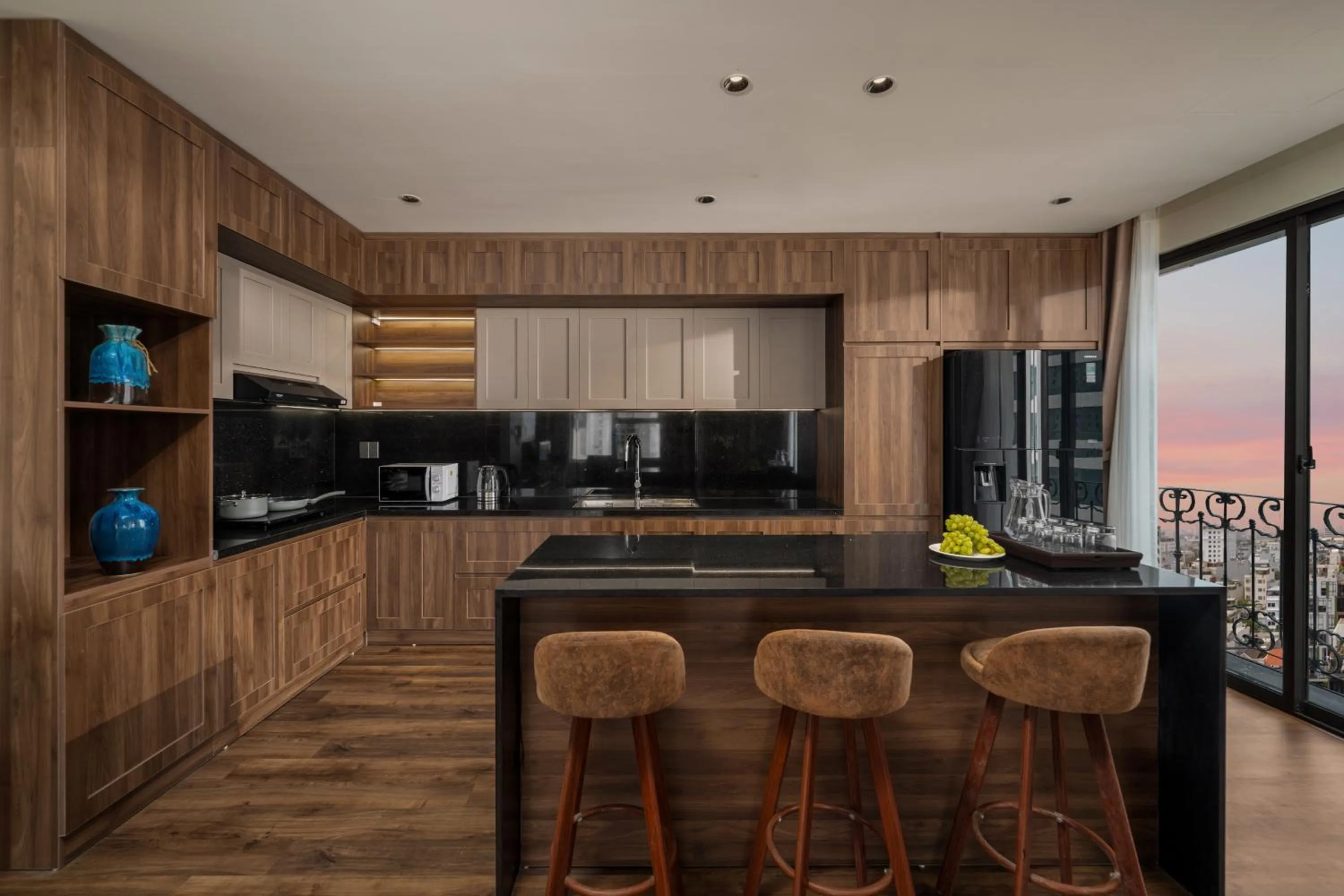 Kitchen or kitchenette in Palazzo Luxury Hotel & Bistro - Central My Khe Beach Walking Street