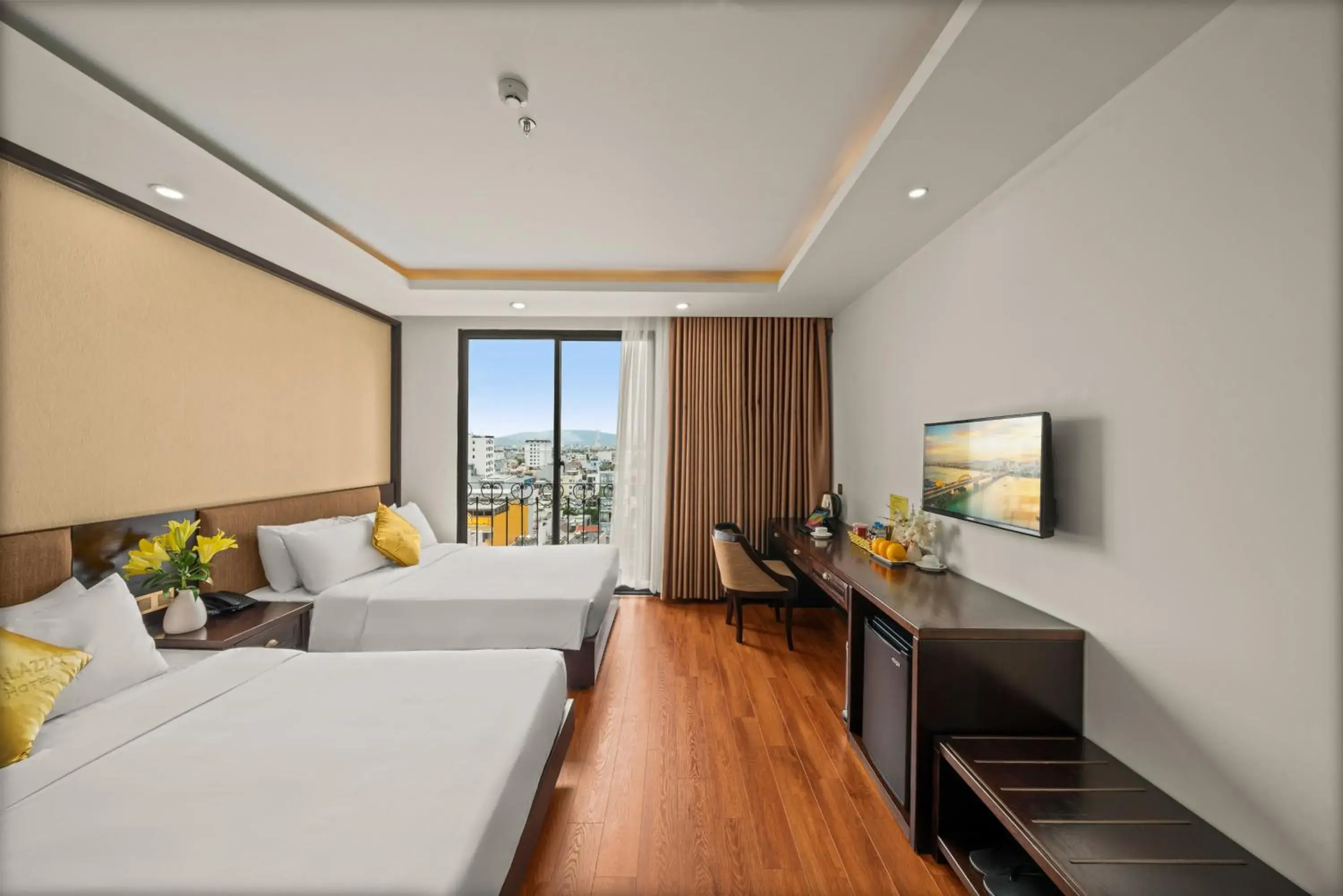 Executive Triple Room in Palazzo Luxury Hotel & Bistro - Central My Khe Beach Walking Street Executive Triple Room in Palazzo Luxury Hotel & Bistro - Central My Khe Beach Walking Street