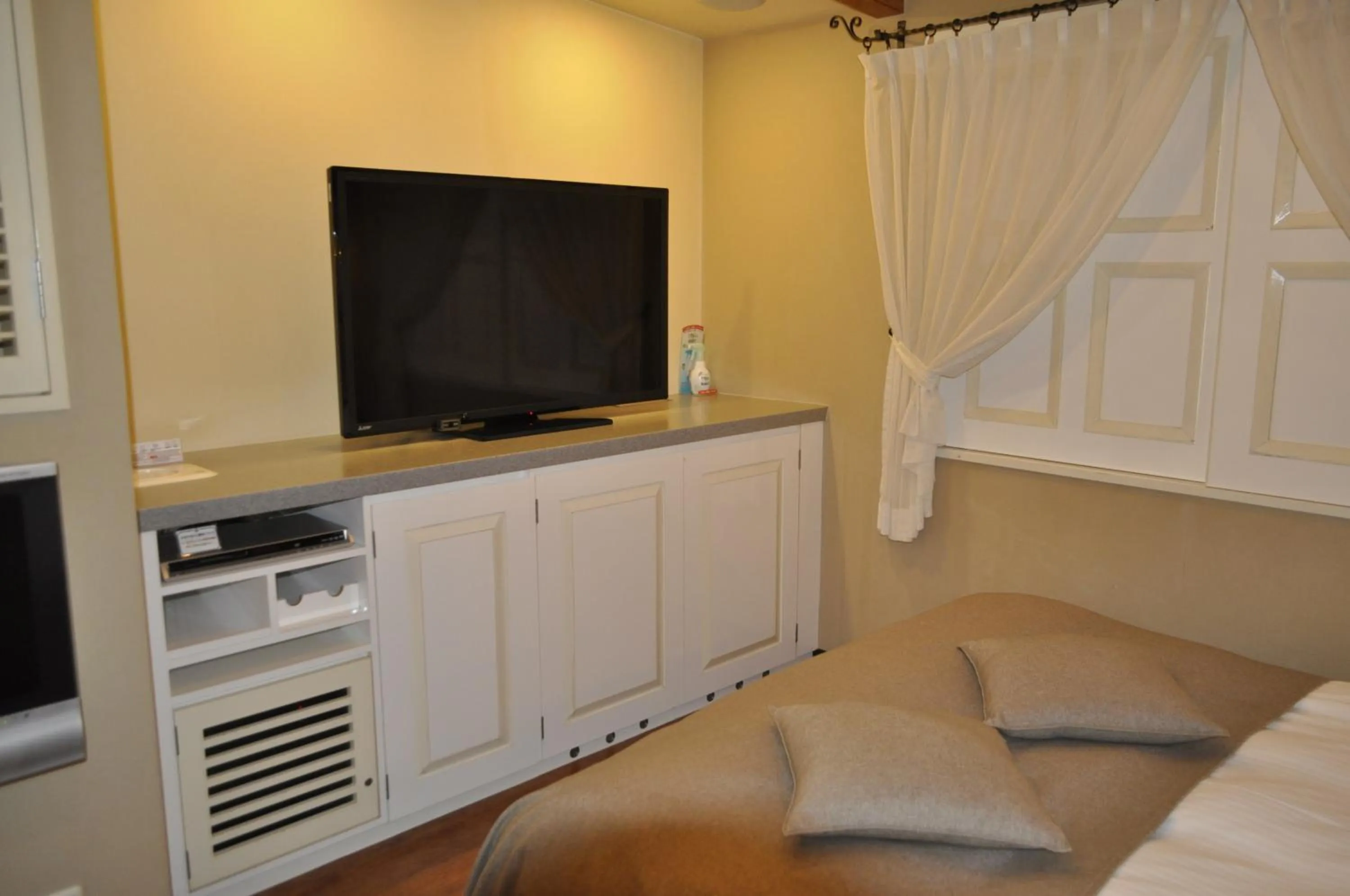 TV and multimedia in Hotel Woo (Adults Only)