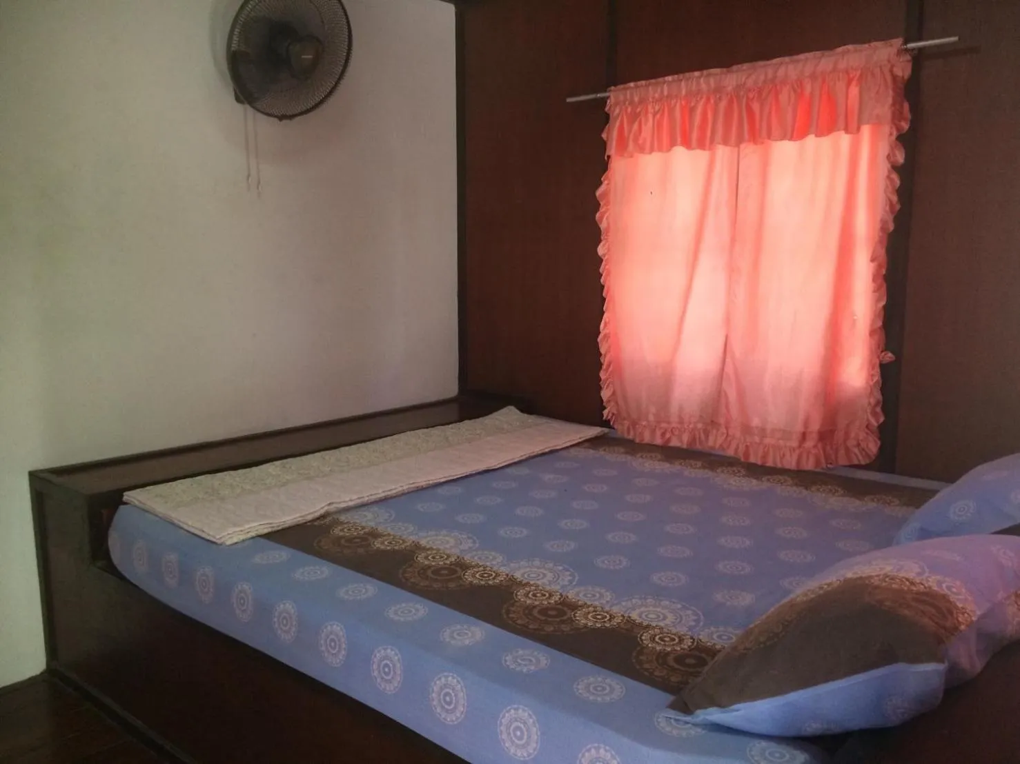 Bed in Light In bungalow