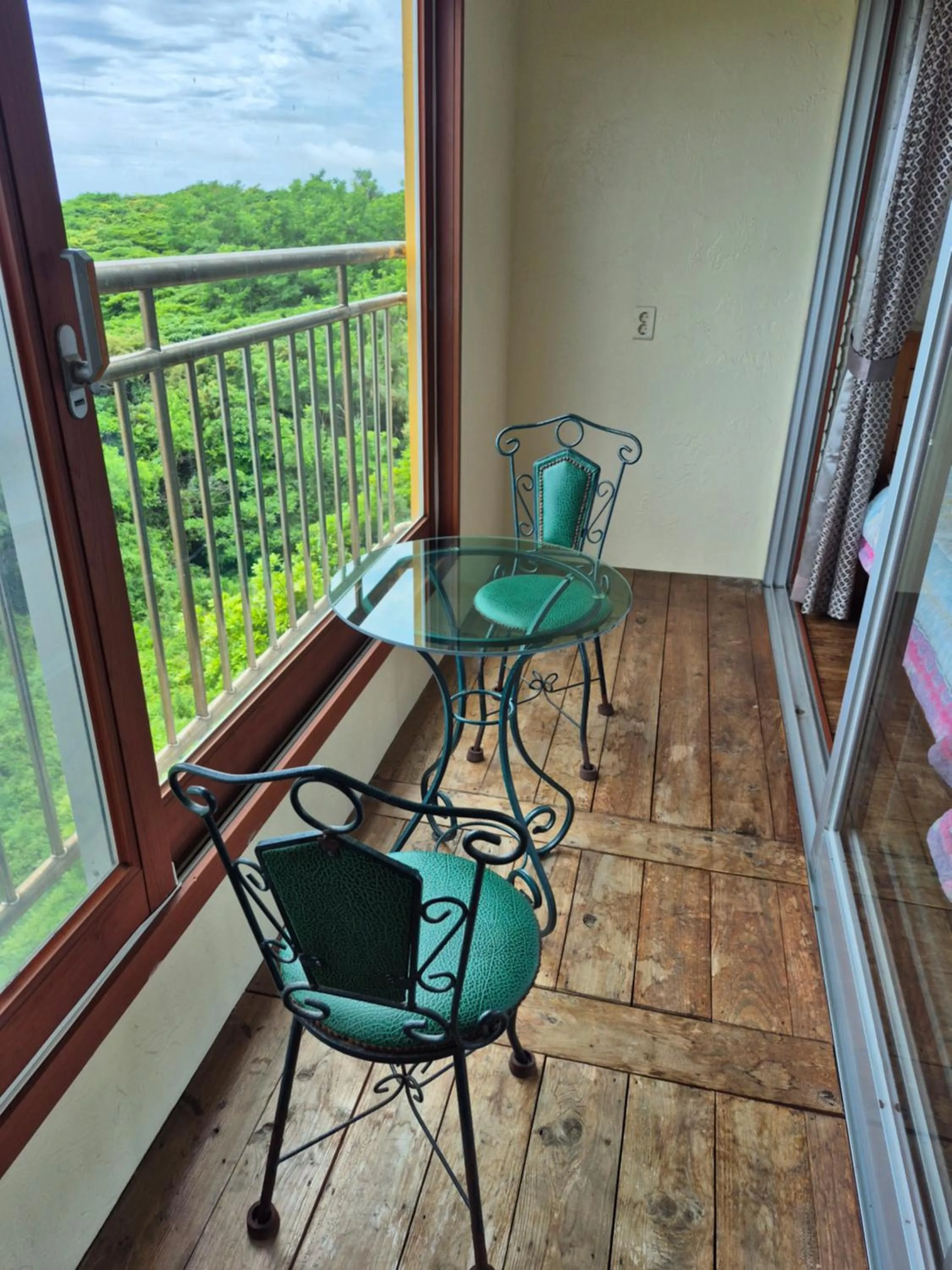 Photo of the whole room in Jun House