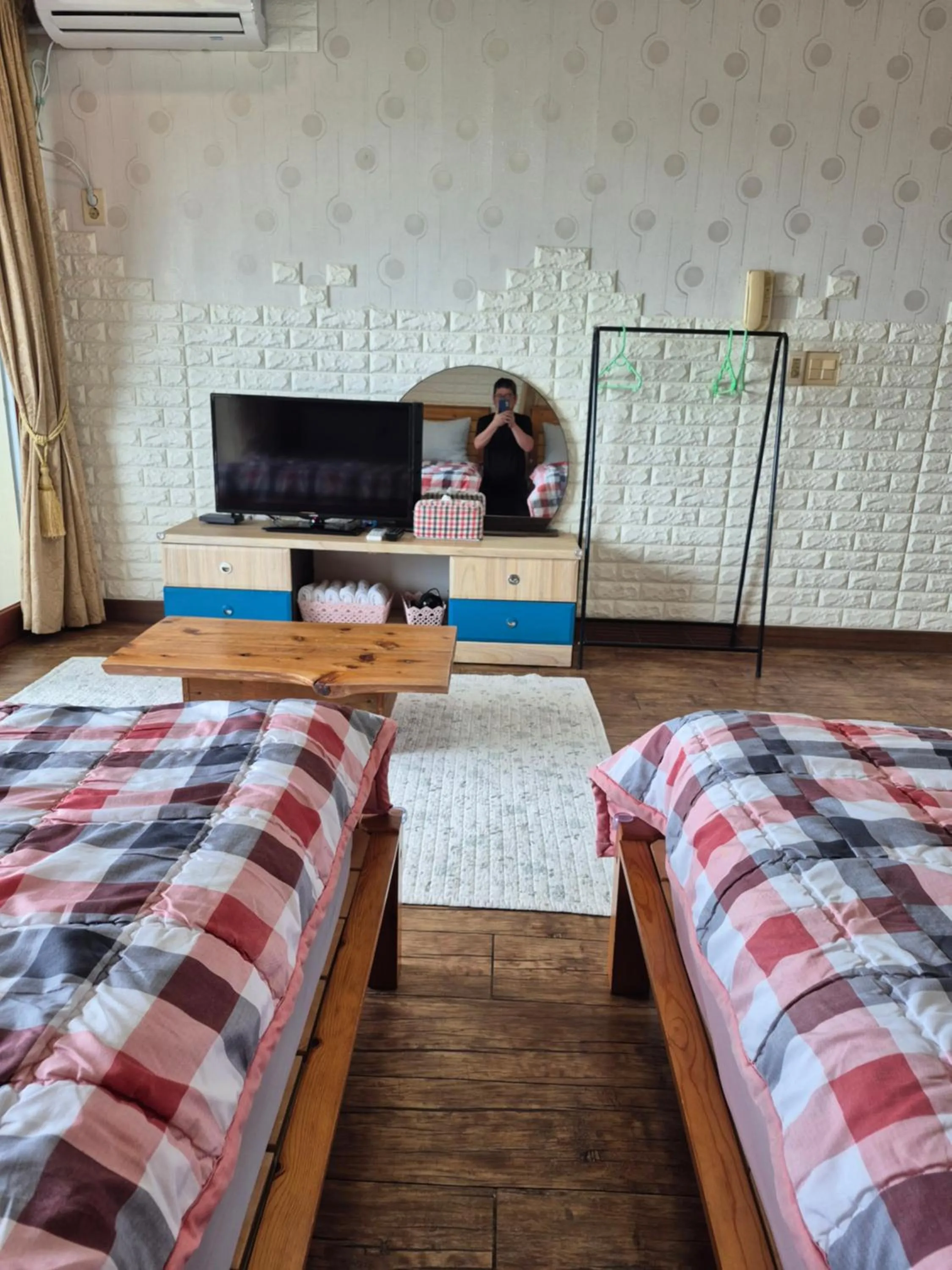 Photo of the whole room, Bed in Jun House