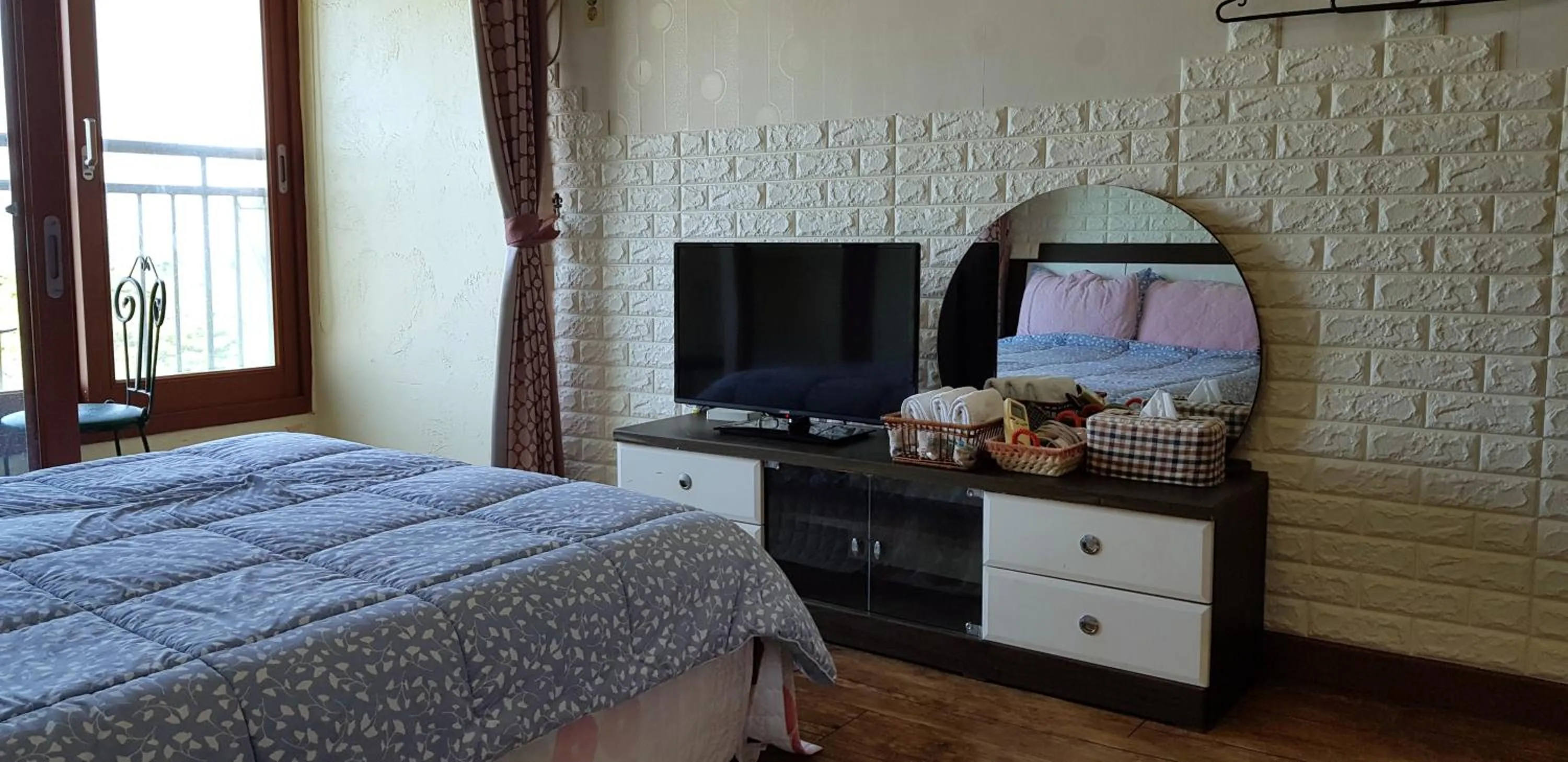 TV and multimedia, Bed in Jun House