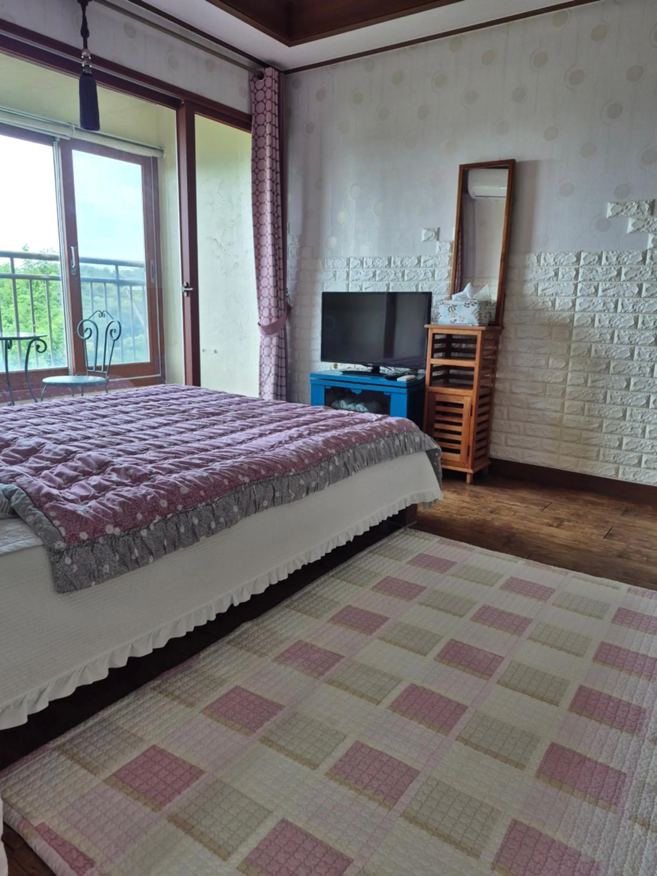 Photo of the whole room, Bed in Jun House