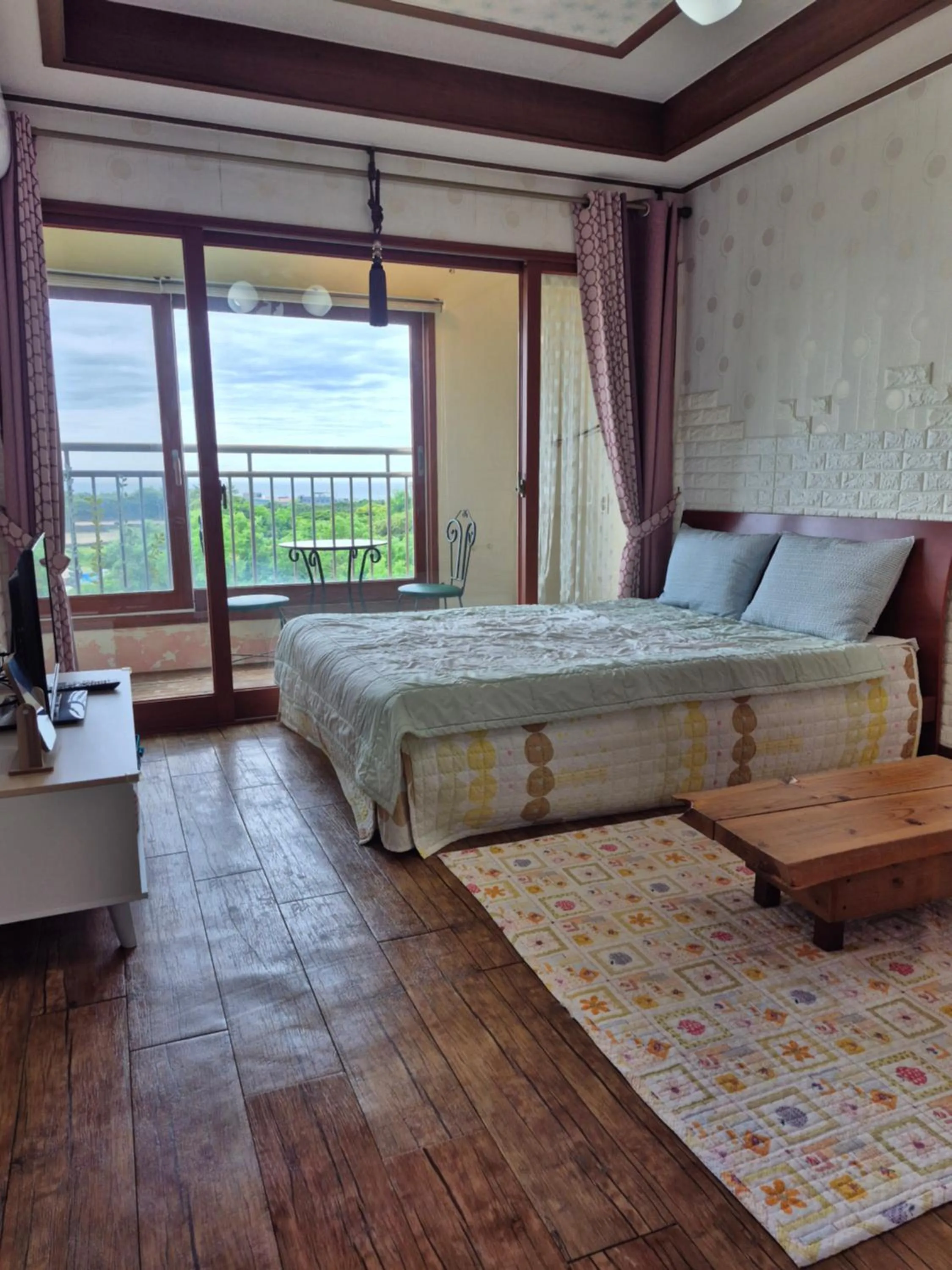 Property building, Bed in Jun House