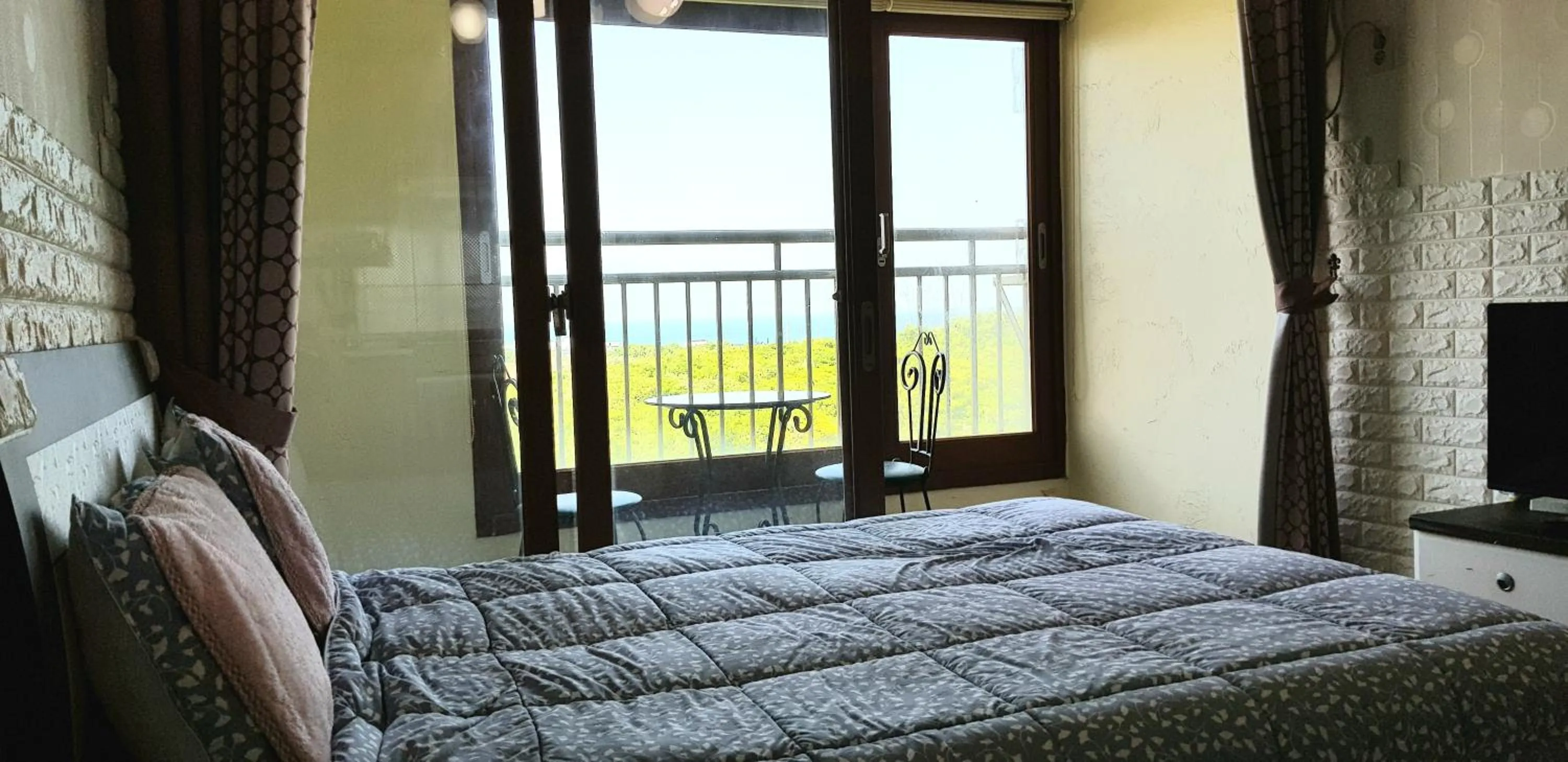 Photo of the whole room, Bed in Jun House