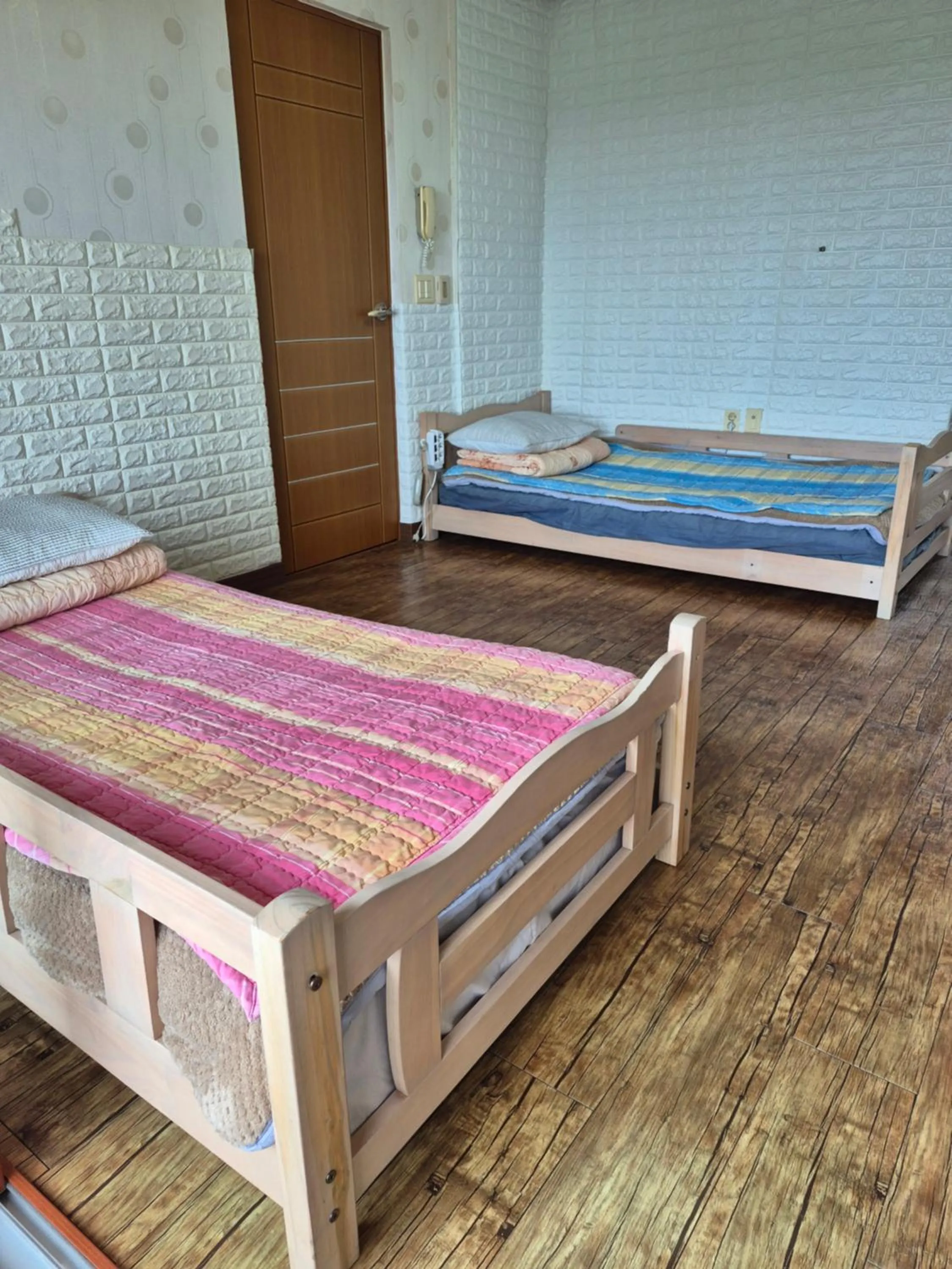 Photo of the whole room, Bed in Jun House