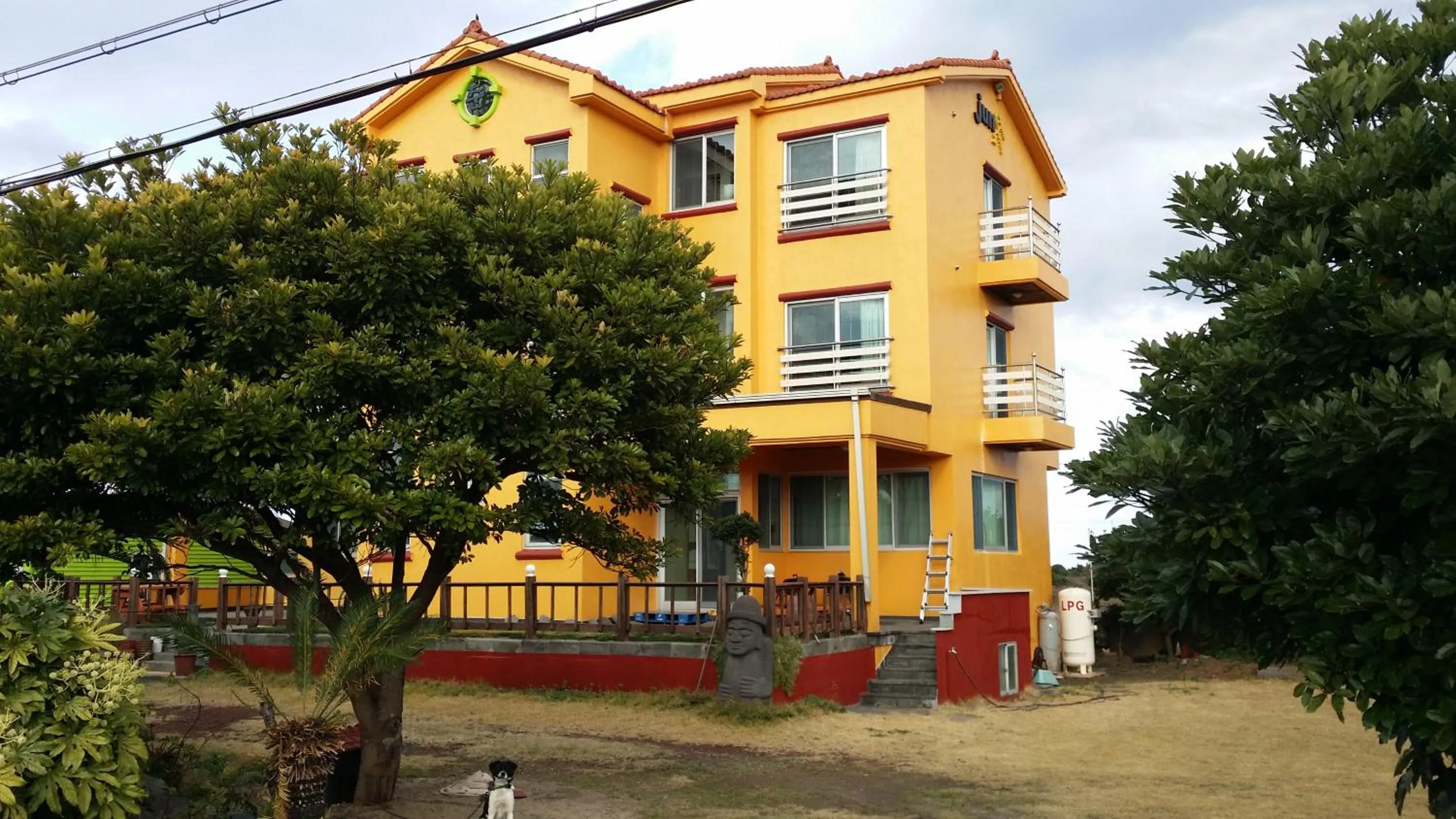 Property building in Jun House