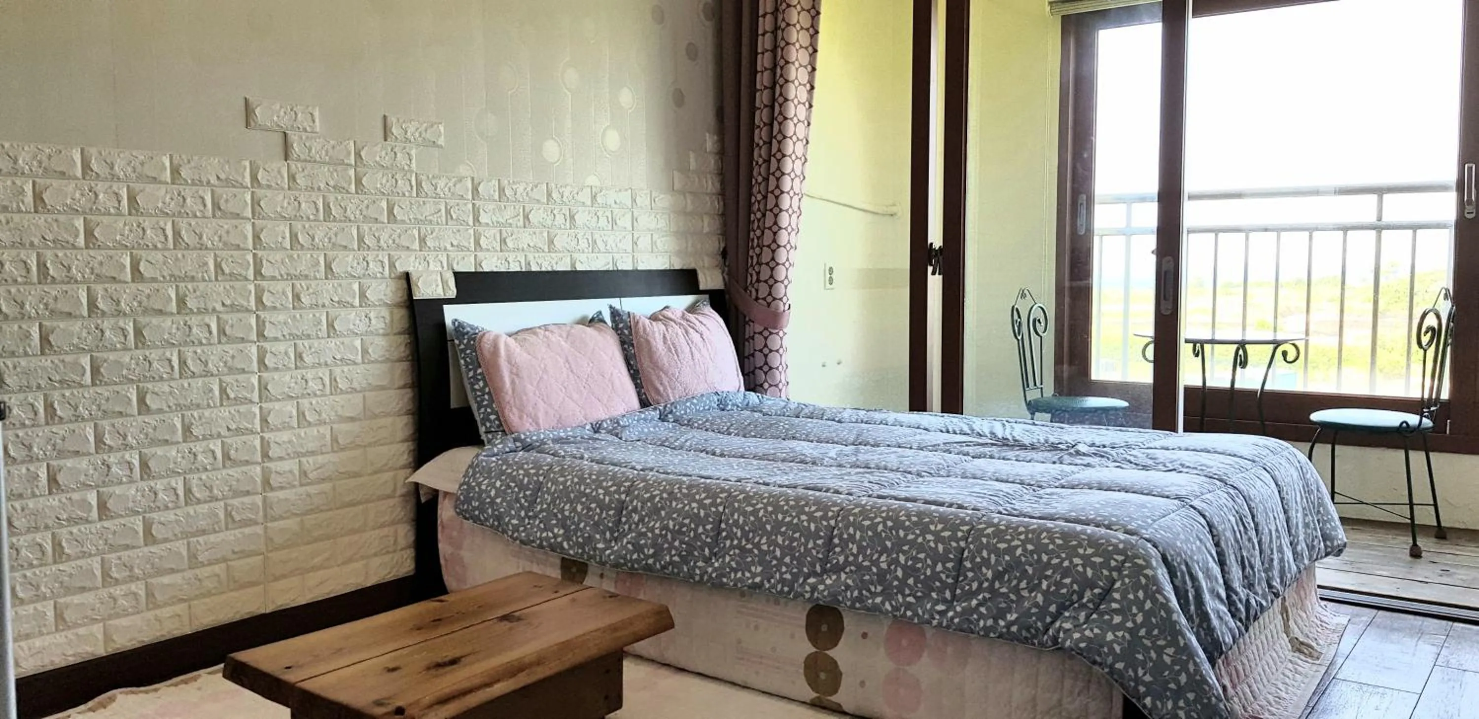 Photo of the whole room, Bed in Jun House