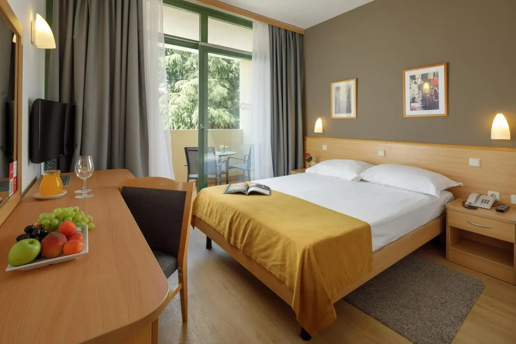 Superior Room with Balcony - Park Side in Hotel Aurora Plava Laguna Superior Room with Balcony - Park Side in Hotel Aurora Plava Laguna