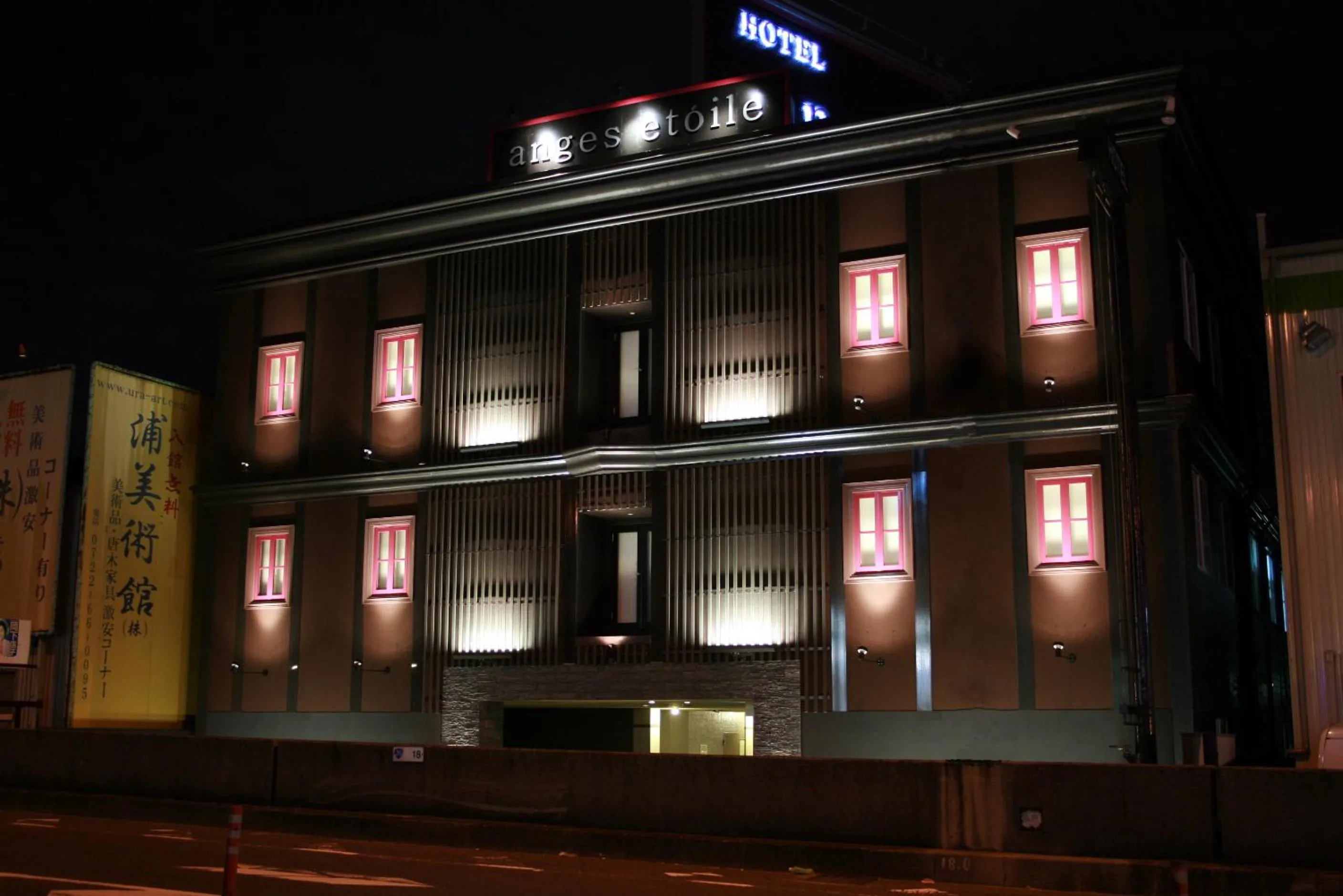 Facade/entrance in ホテル アンジュエトワール 堺 - Adult Only
