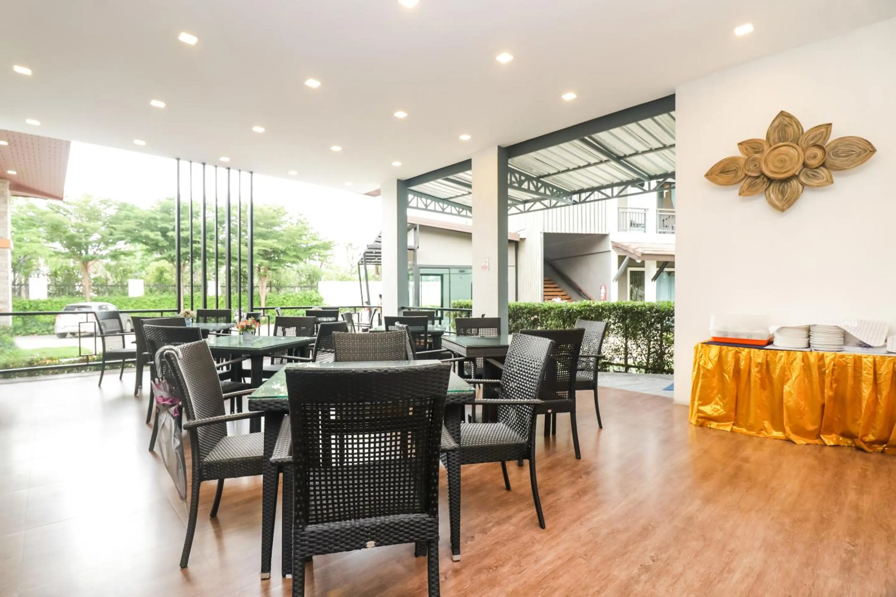 Restaurant/places to eat in P' Private Resort Cha Am