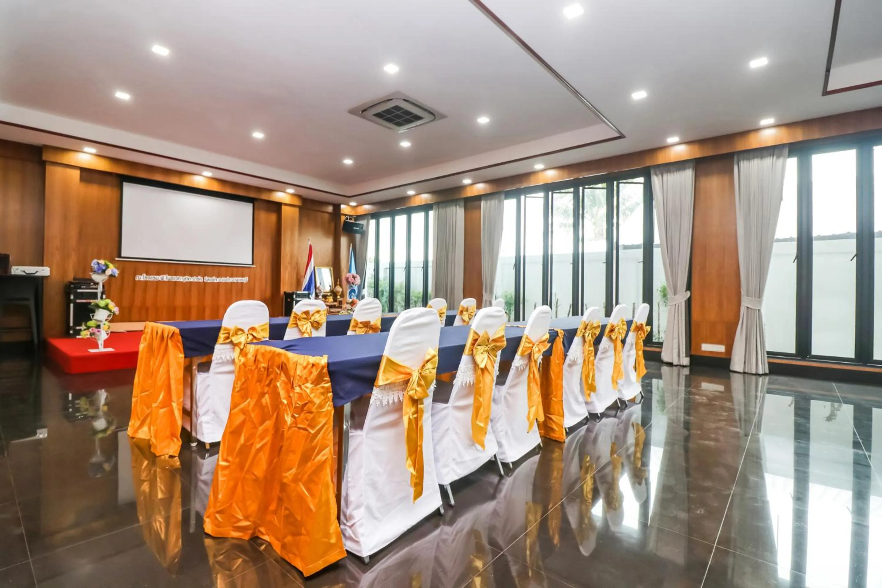 Restaurant/places to eat in P' Private Resort Cha Am