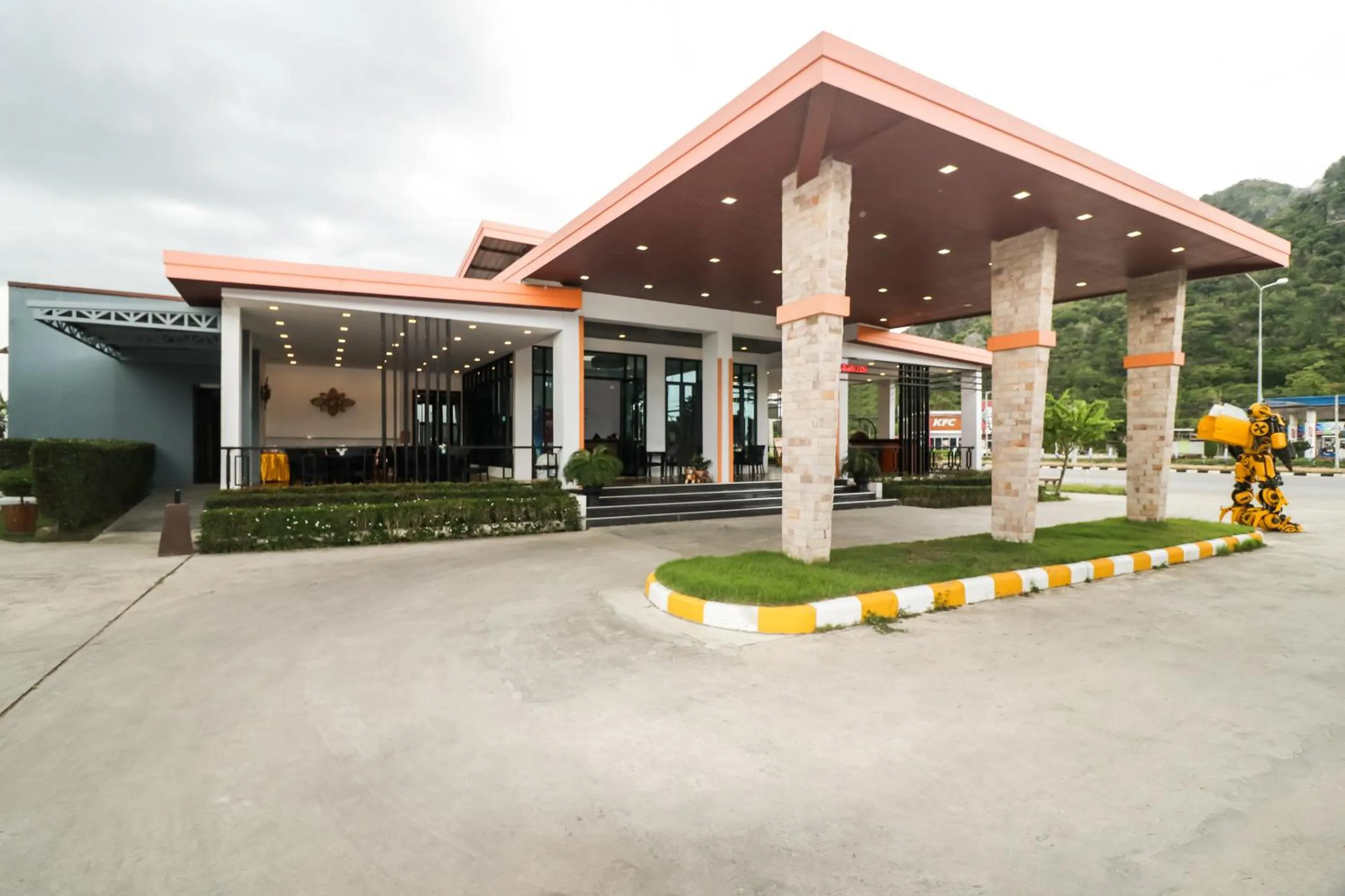 Facade/entrance in P' Private Resort Cha Am