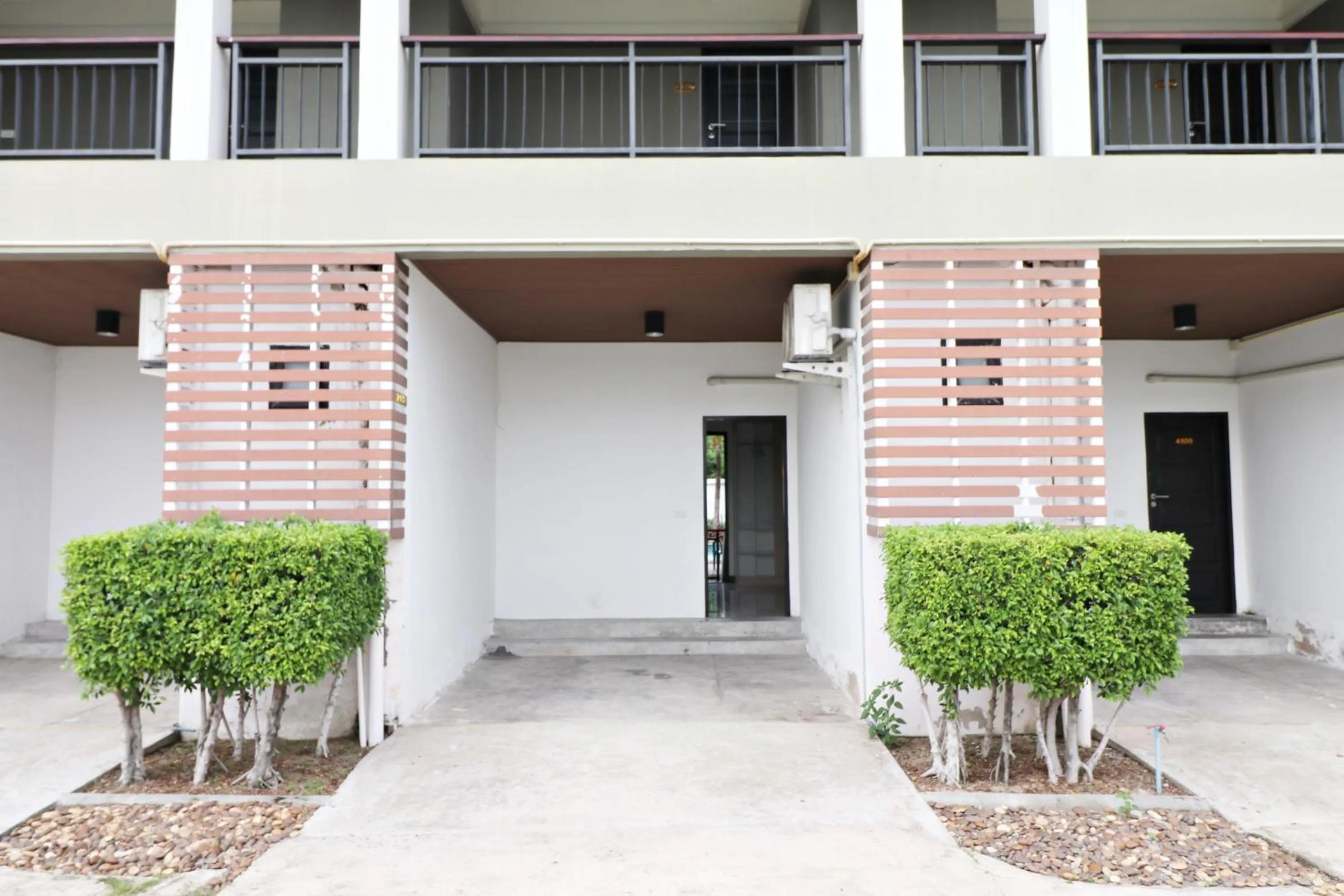 Facade/entrance in P' Private Resort Cha Am