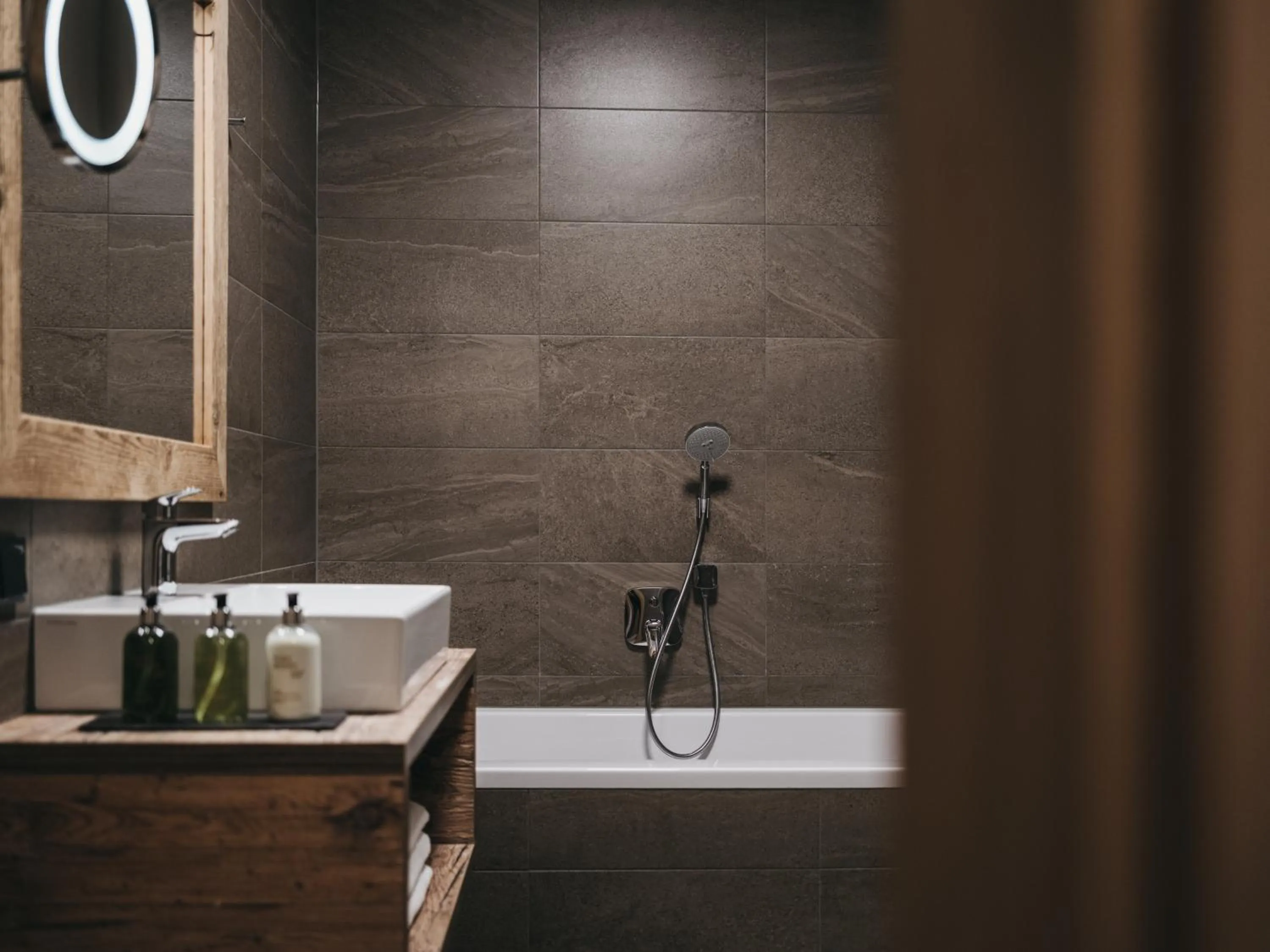 Shower in VAYA St Anton