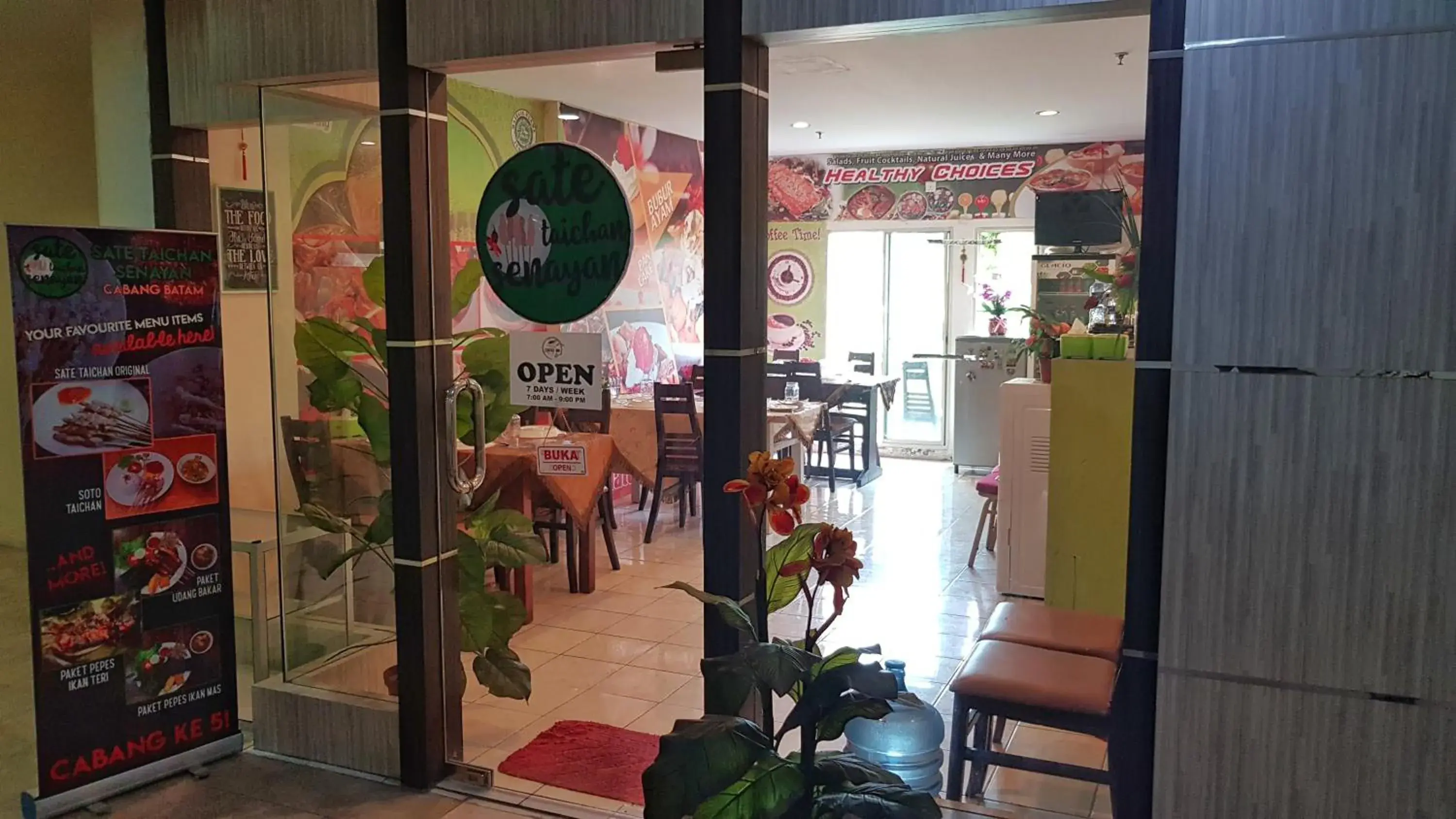 Restaurant/places to eat in Queen Victoria Apartment Batam Restaurant/places to eat in Queen Victoria Apartment Batam