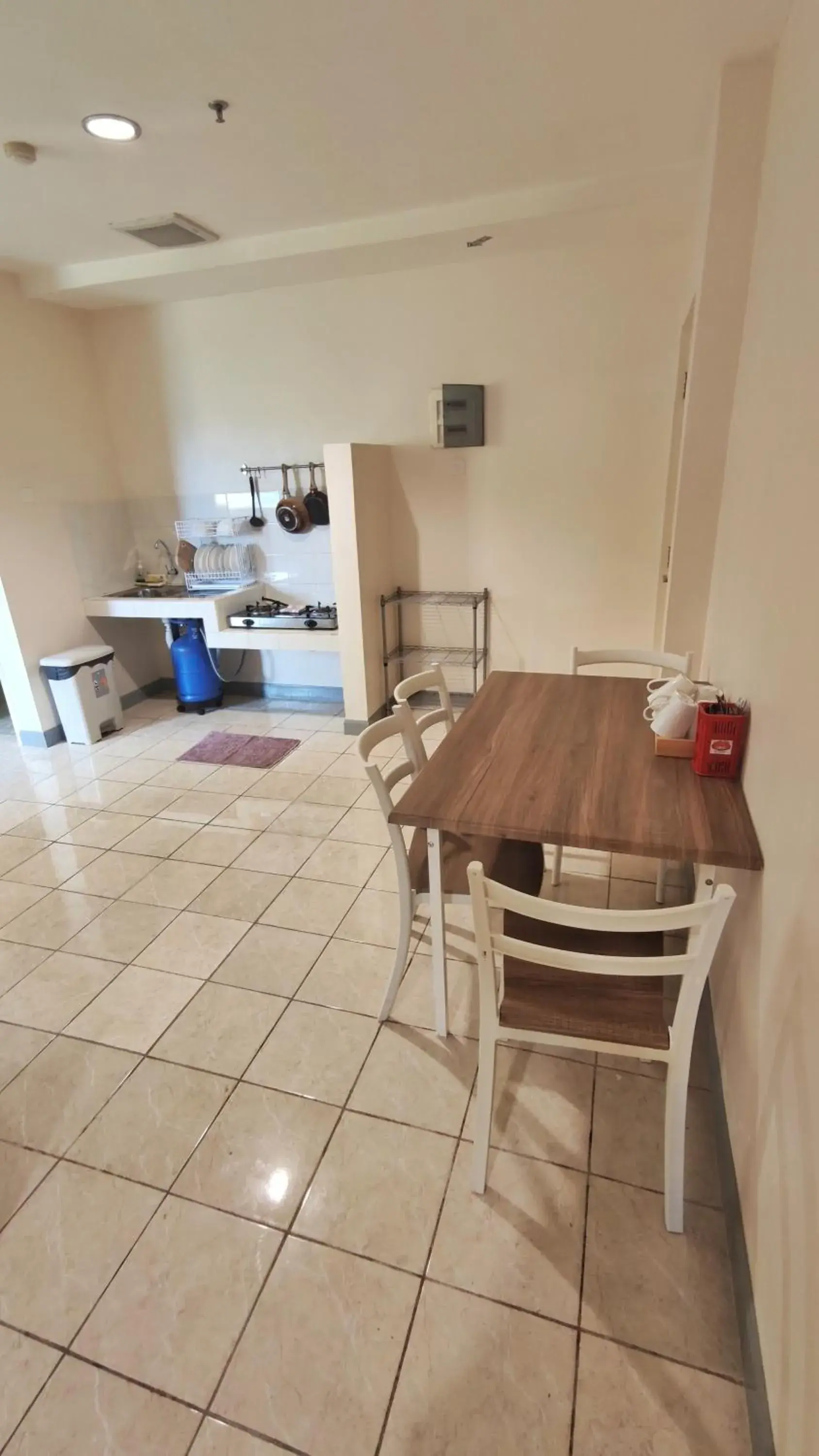 Dining area in Queen Victoria Apartment Batam Dining area in Queen Victoria Apartment Batam