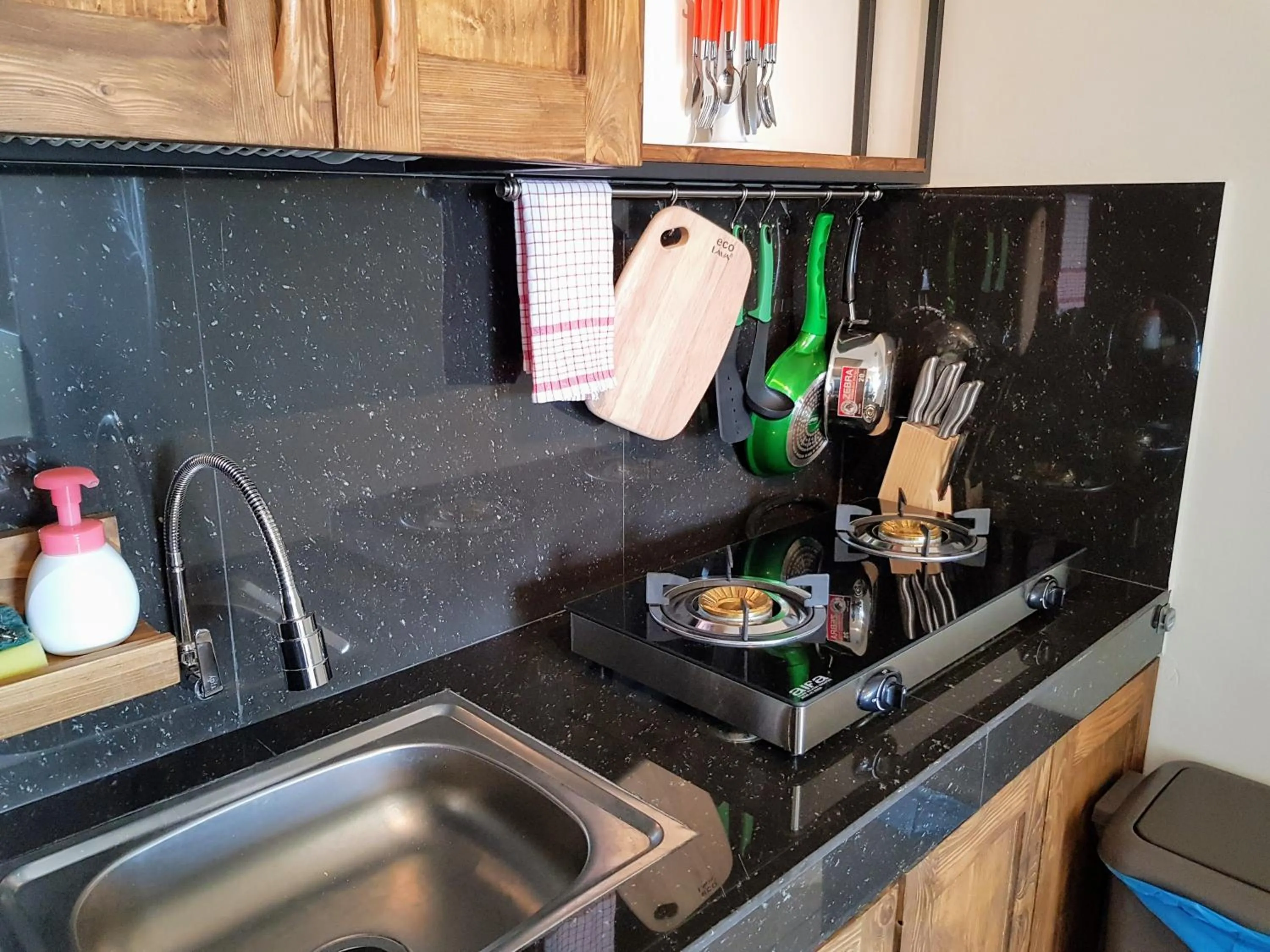 Kitchen or kitchenette in Queen Victoria Apartment Batam