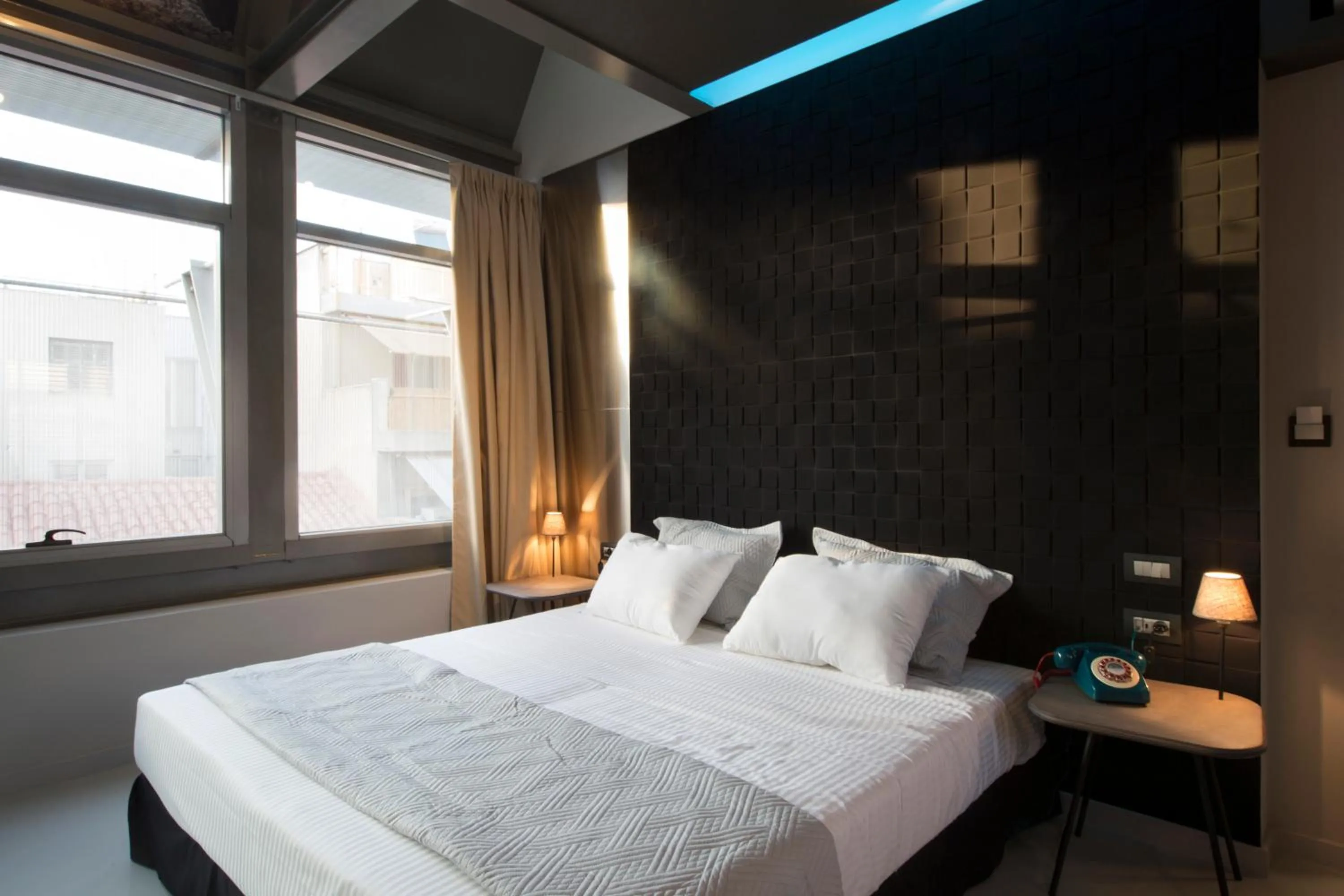 Day, Bed in Pi Athens