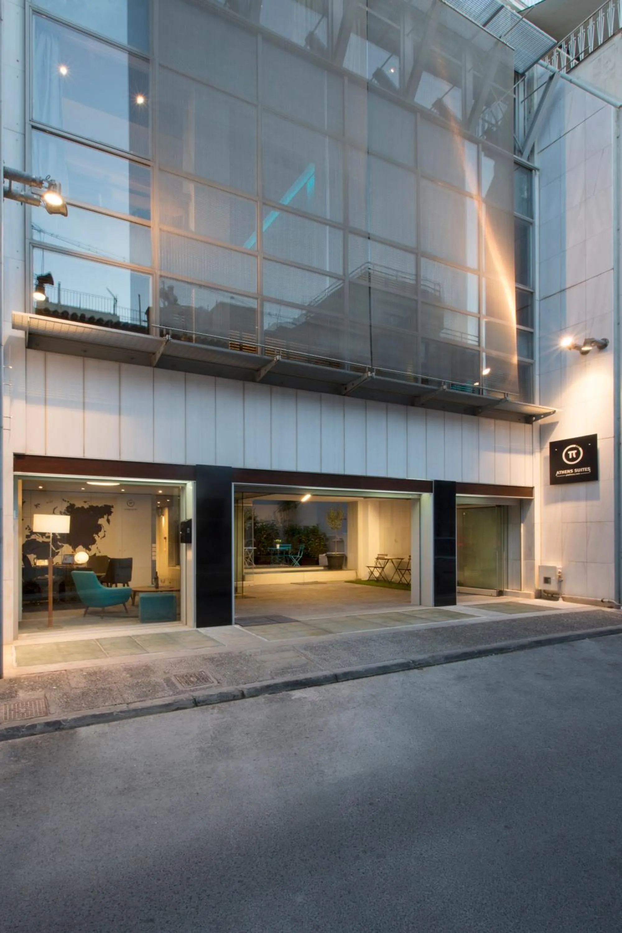 Facade/entrance in Pi Athens