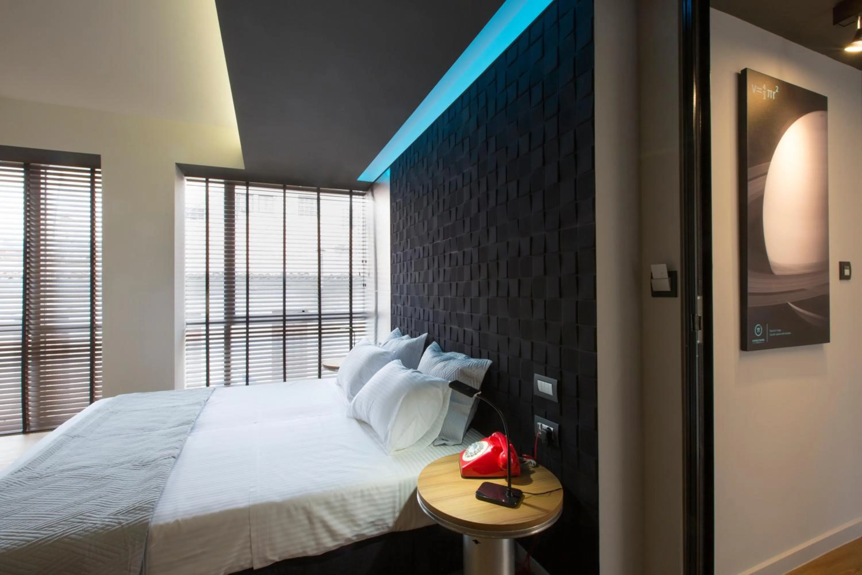 Day, Bed in Pi Athens