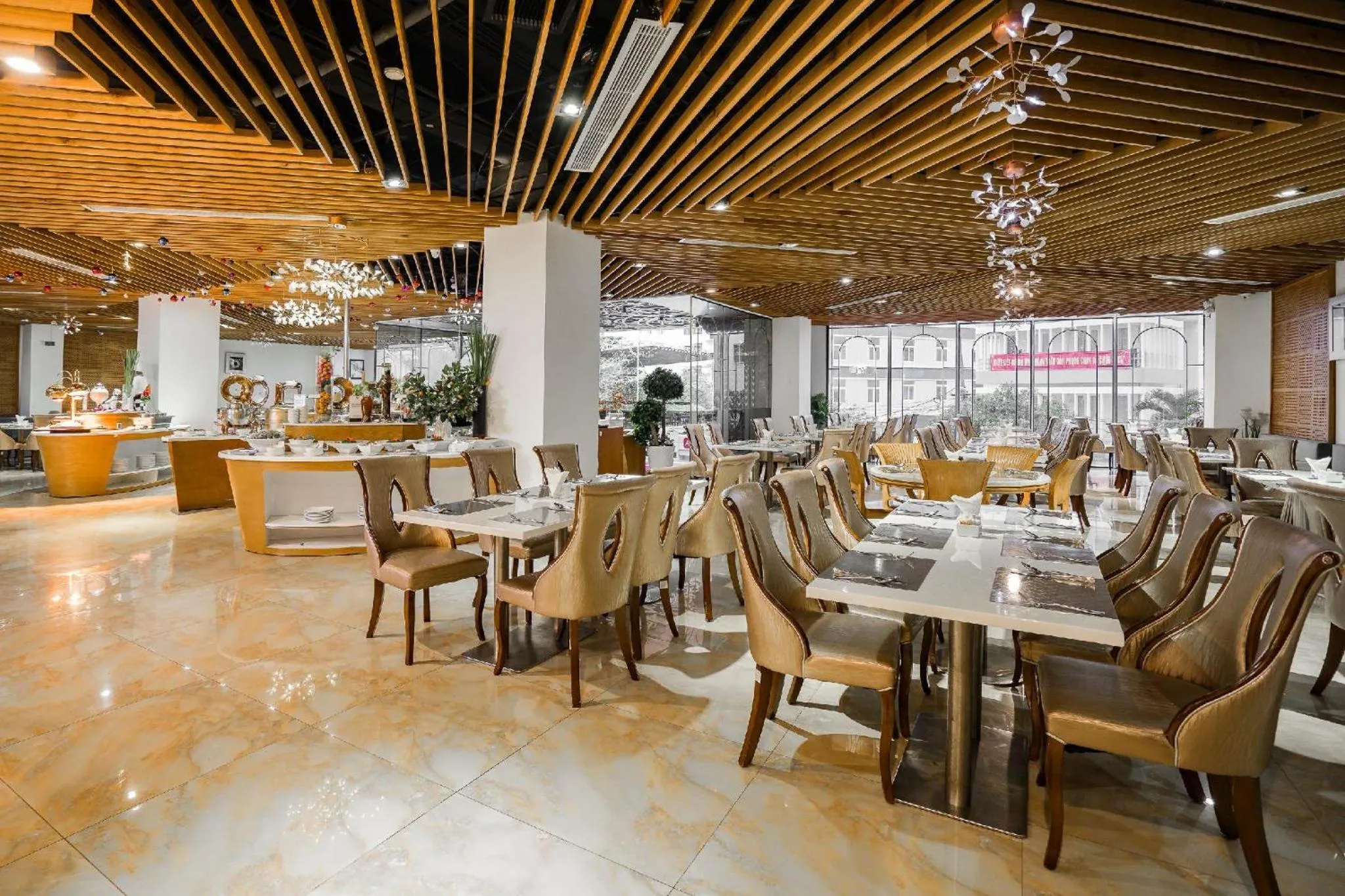 Restaurant/places to eat in TND Hotel