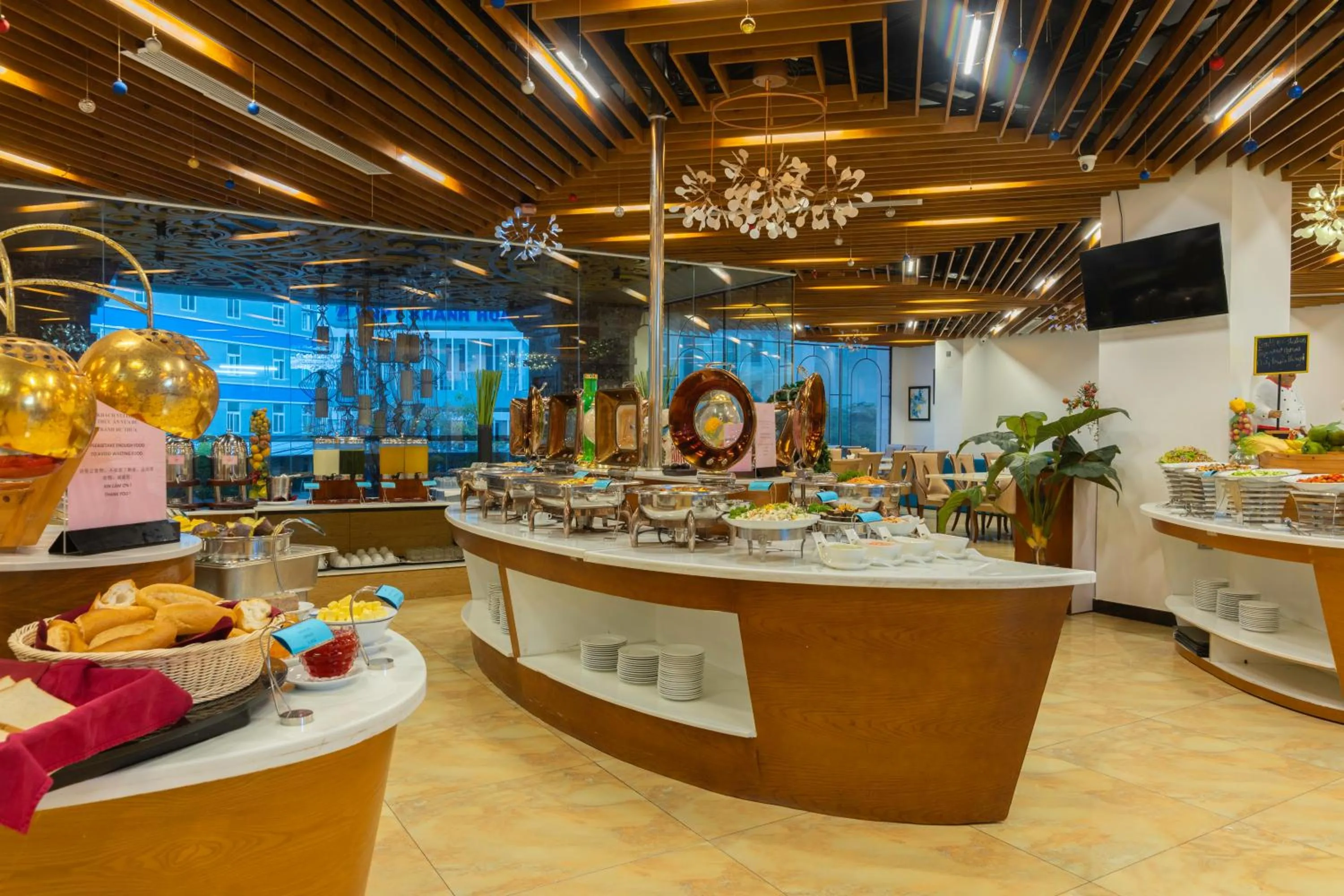 Restaurant/places to eat in TND Hotel