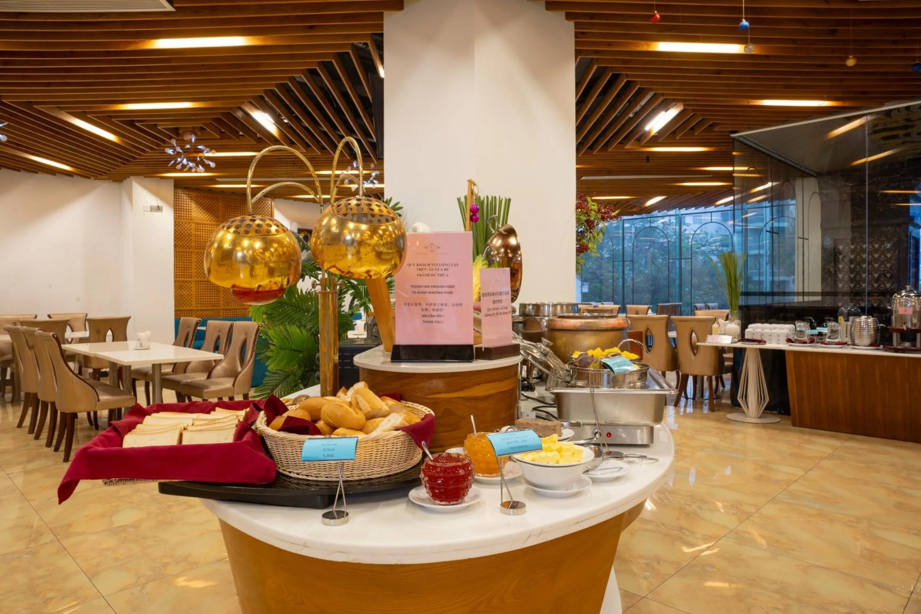 Restaurant/places to eat in TND Hotel