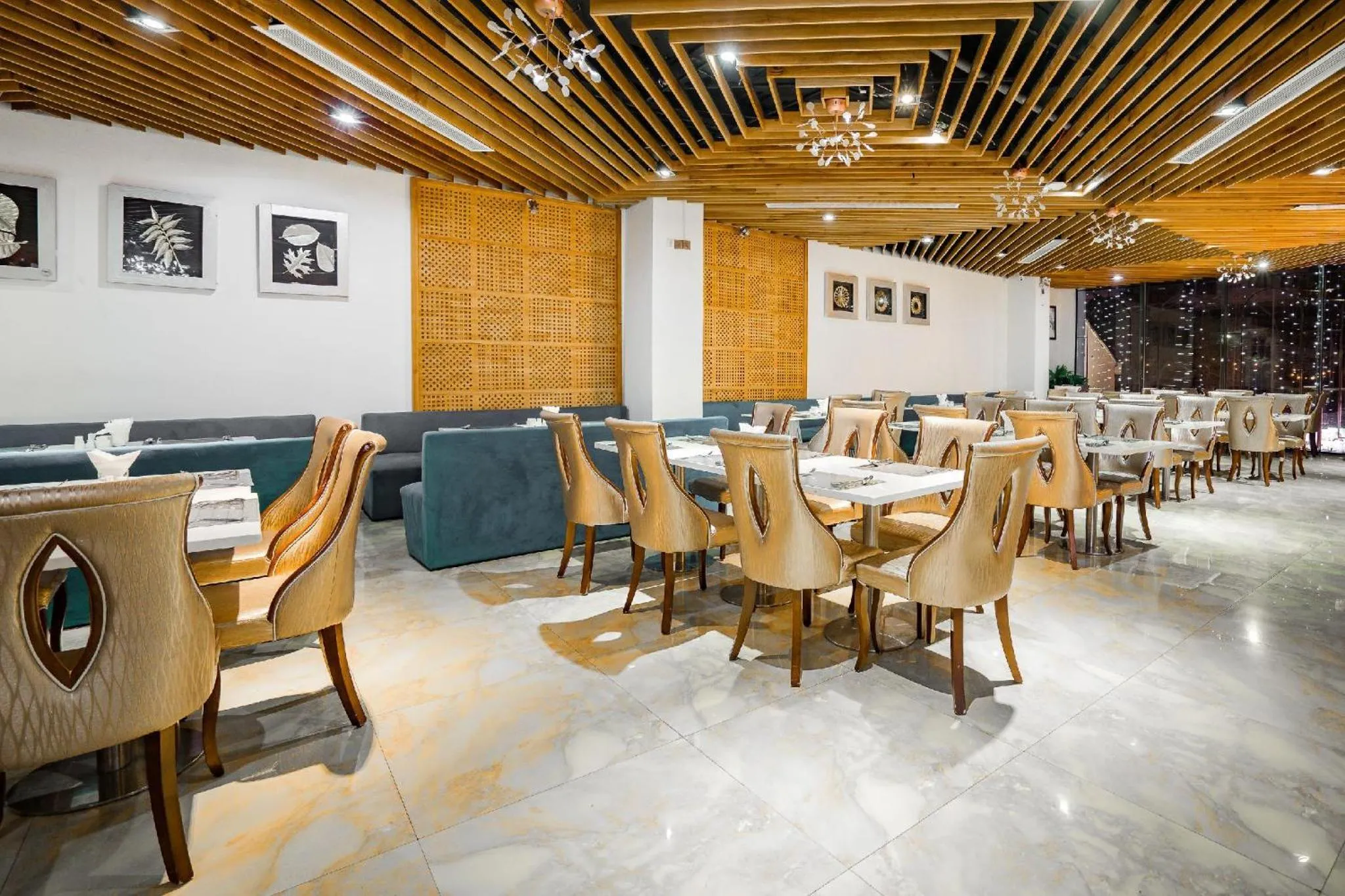 Restaurant/places to eat in TND Hotel