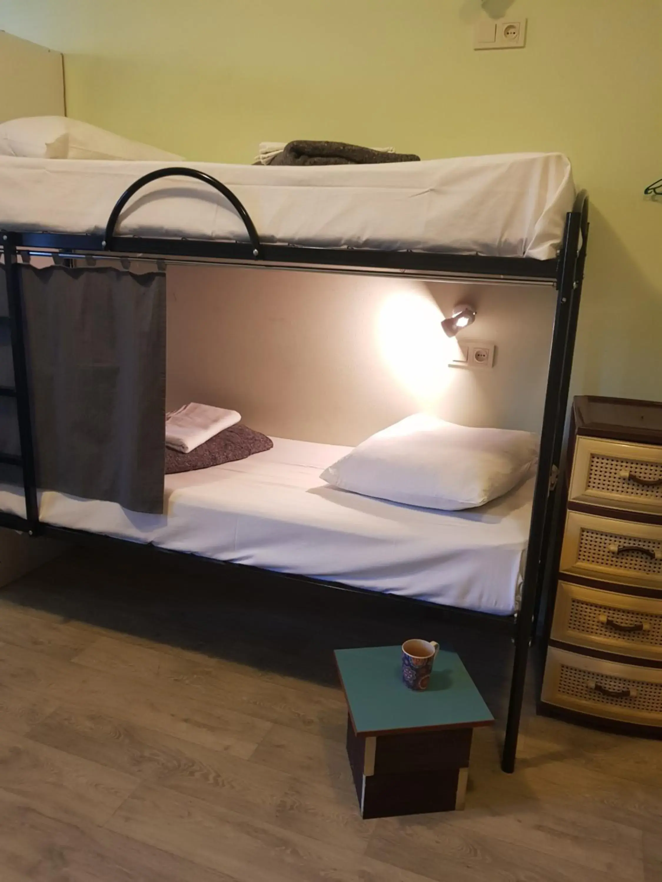 Bunk Bed in Mixed Dormitory Room in Capsularhouse Hostel Bunk Bed in Mixed Dormitory Room in Capsularhouse Hostel