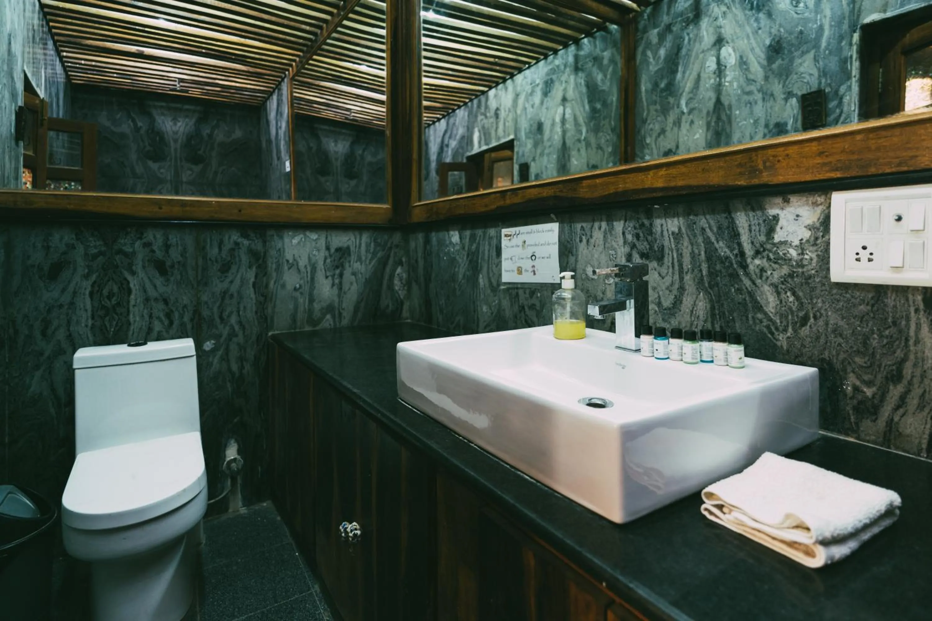 Toilet in Moustache Jaisalmer