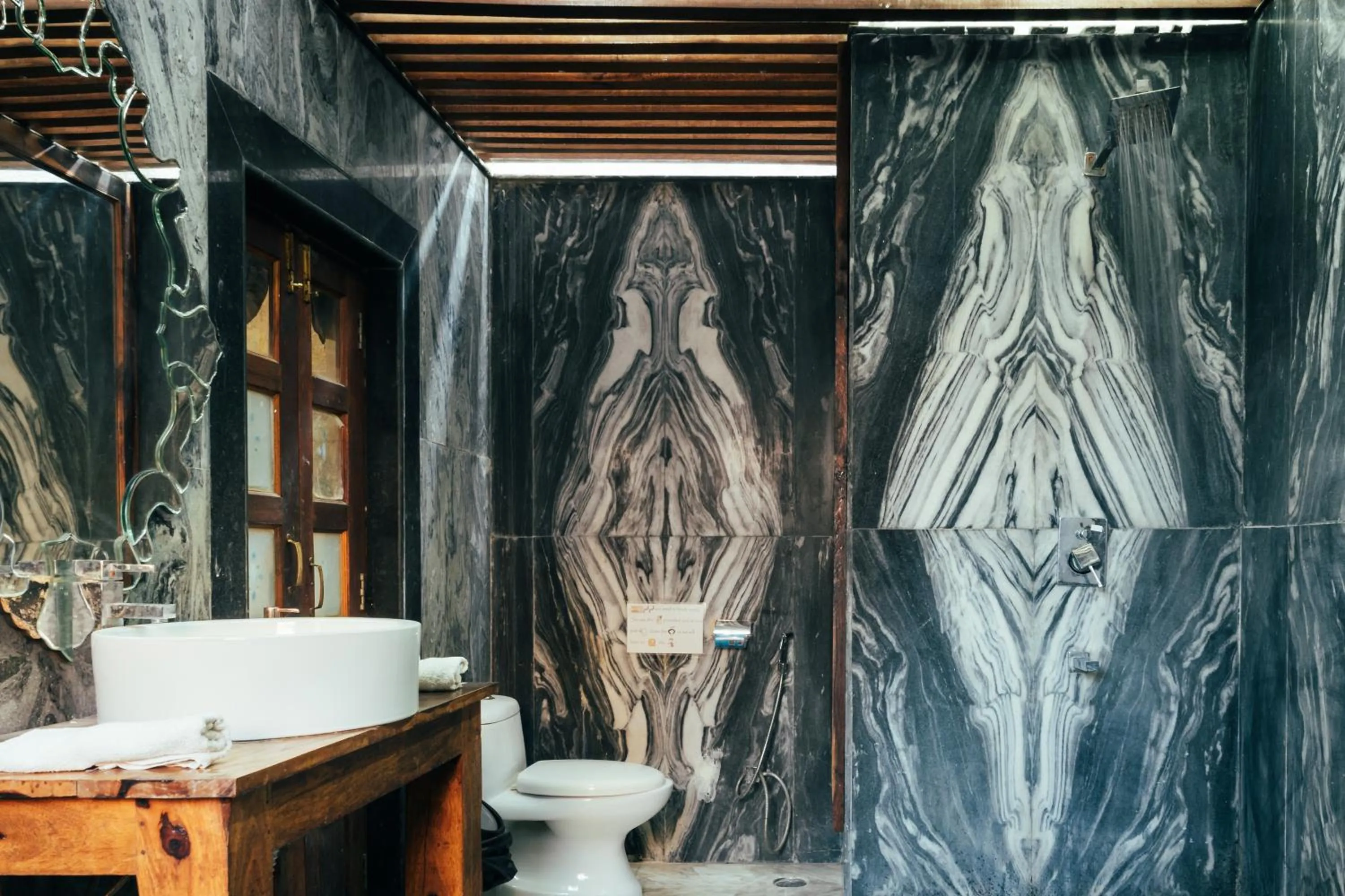 Toilet in Moustache Jaisalmer