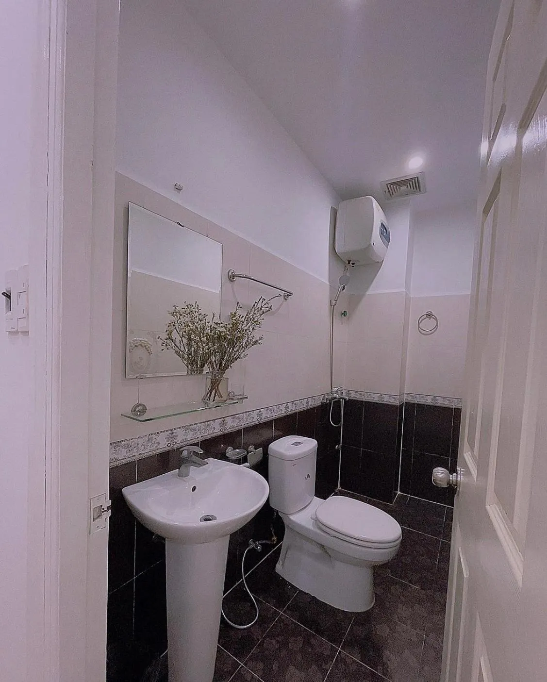 Shower in Phuong Vy Hotel