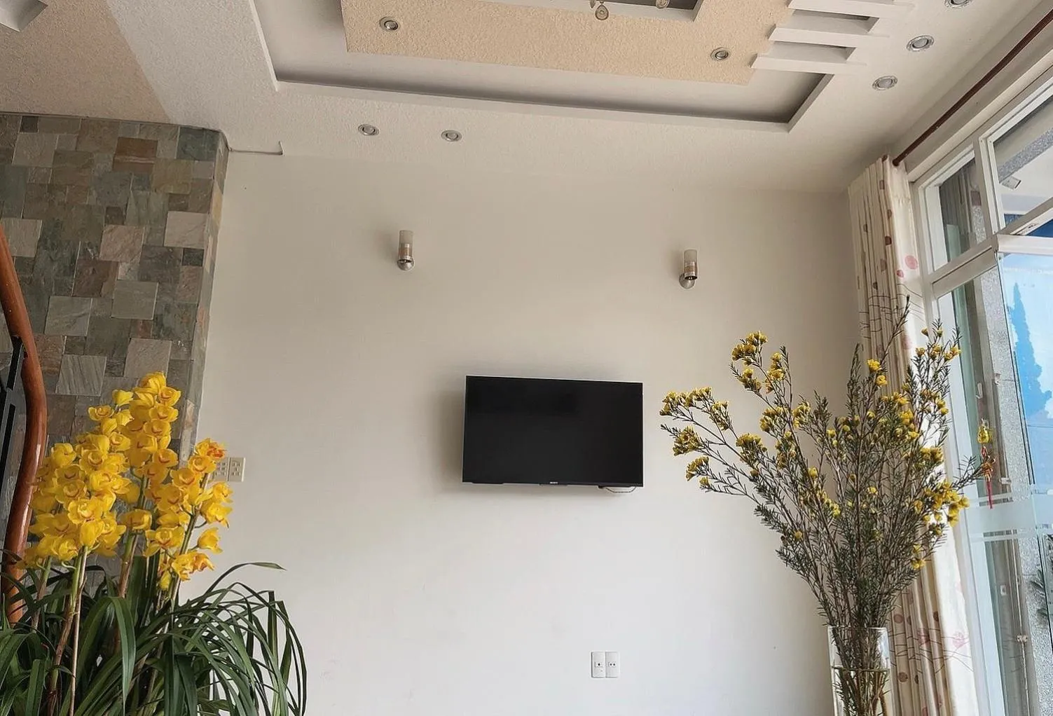 Communal lounge/ TV room in Phuong Vy Hotel
