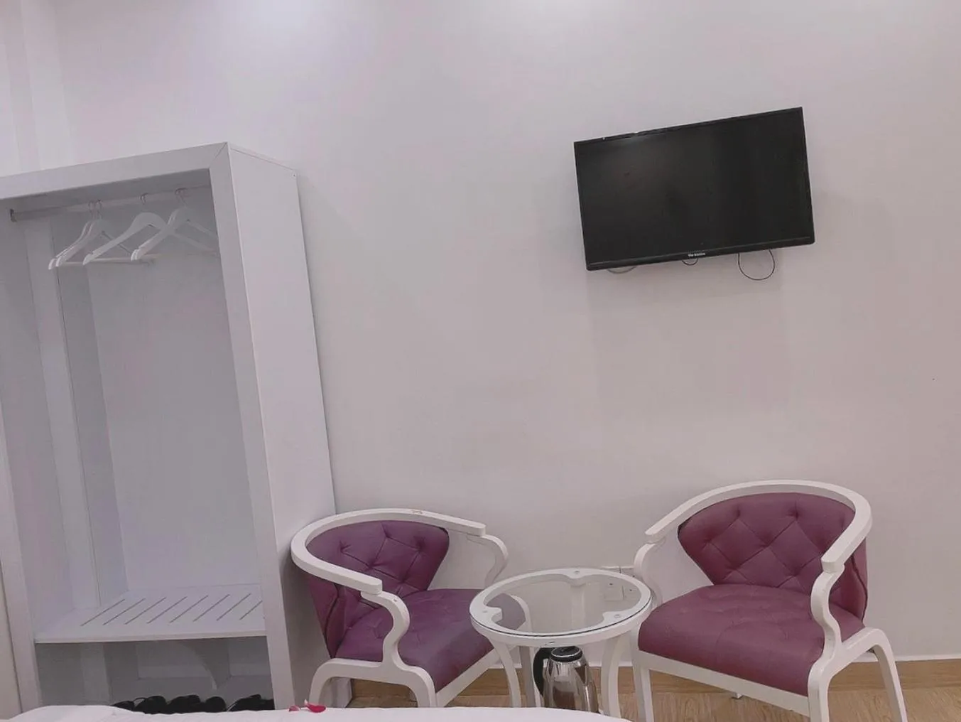 Communal lounge/ TV room in Phuong Vy Hotel