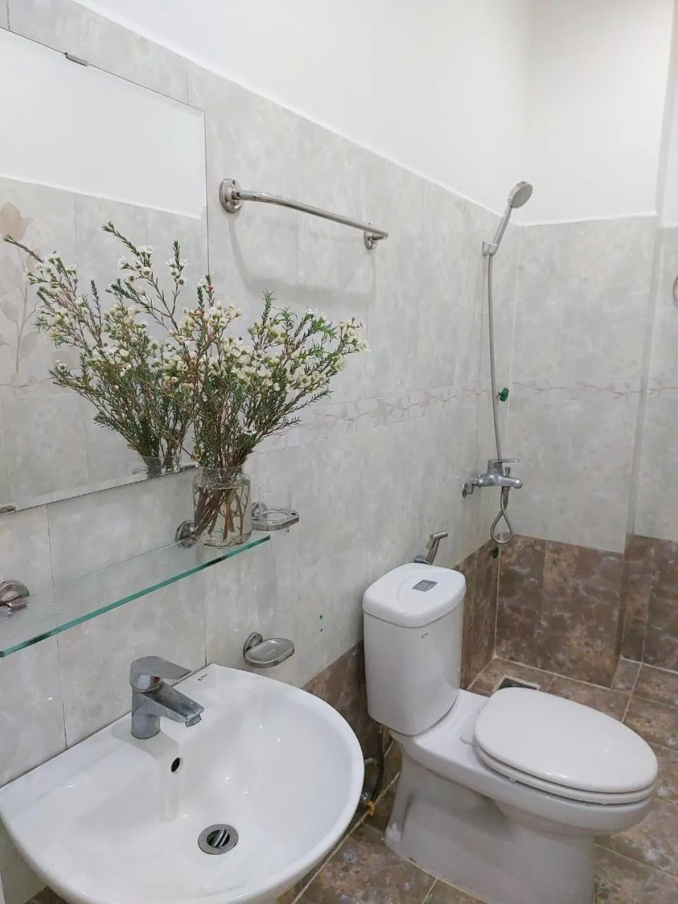 Shower in Phuong Vy Hotel