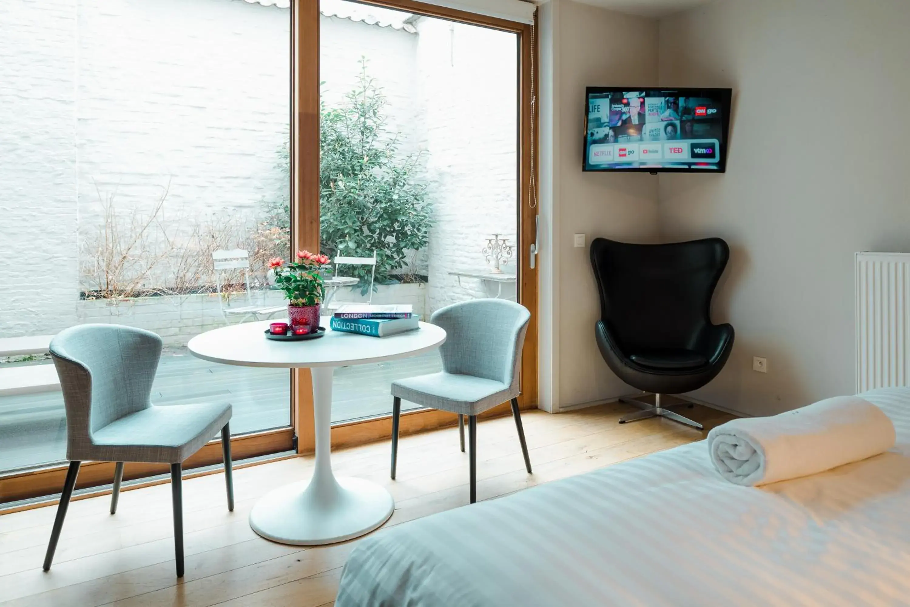 Patio, Bed in The House of Edward by Domani Hotels Patio, Bed in The House of Edward by Domani Hotels