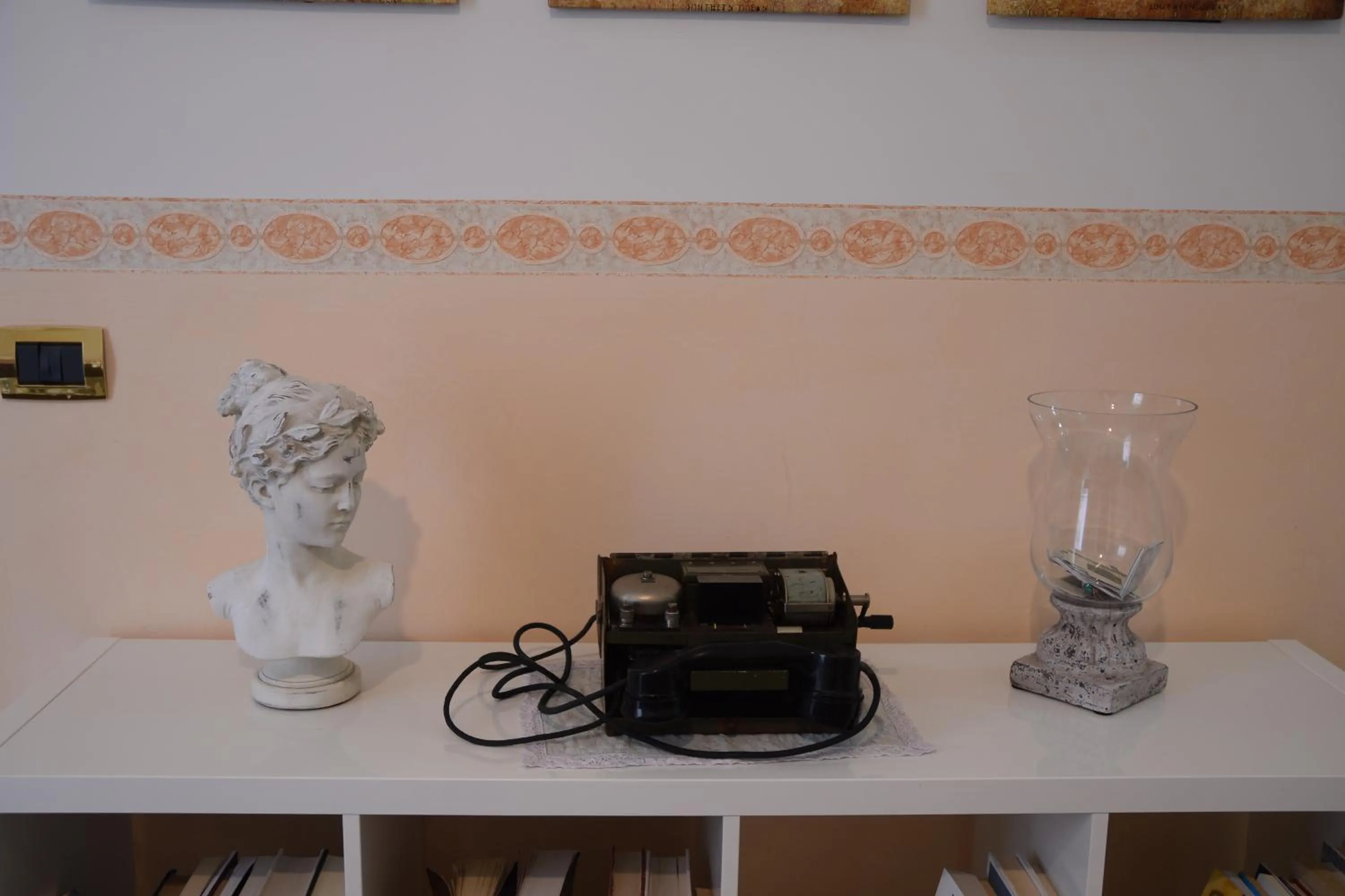 Decorative detail in Luciano And Son