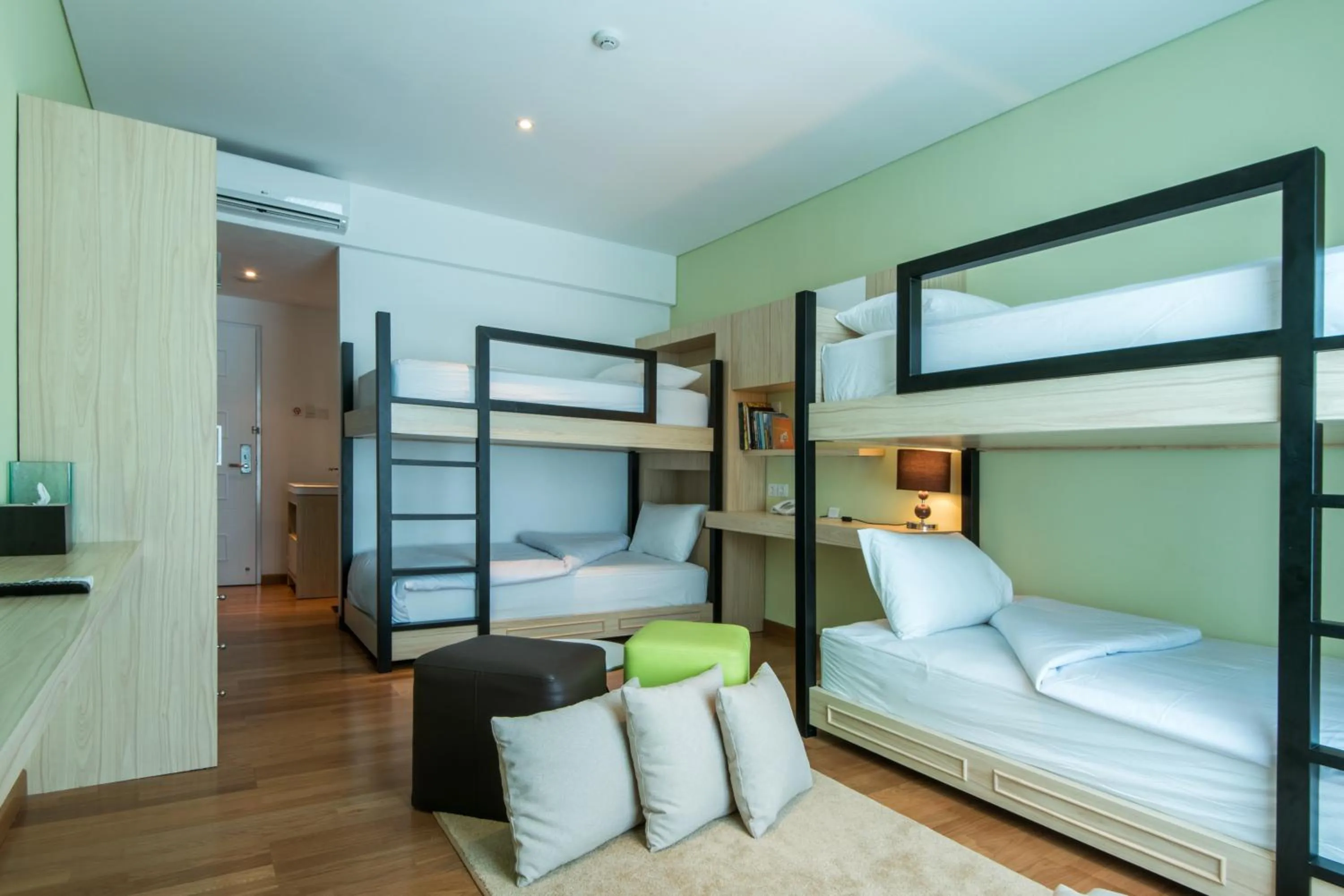 bunk bed, Bed in Yan's House Hotel