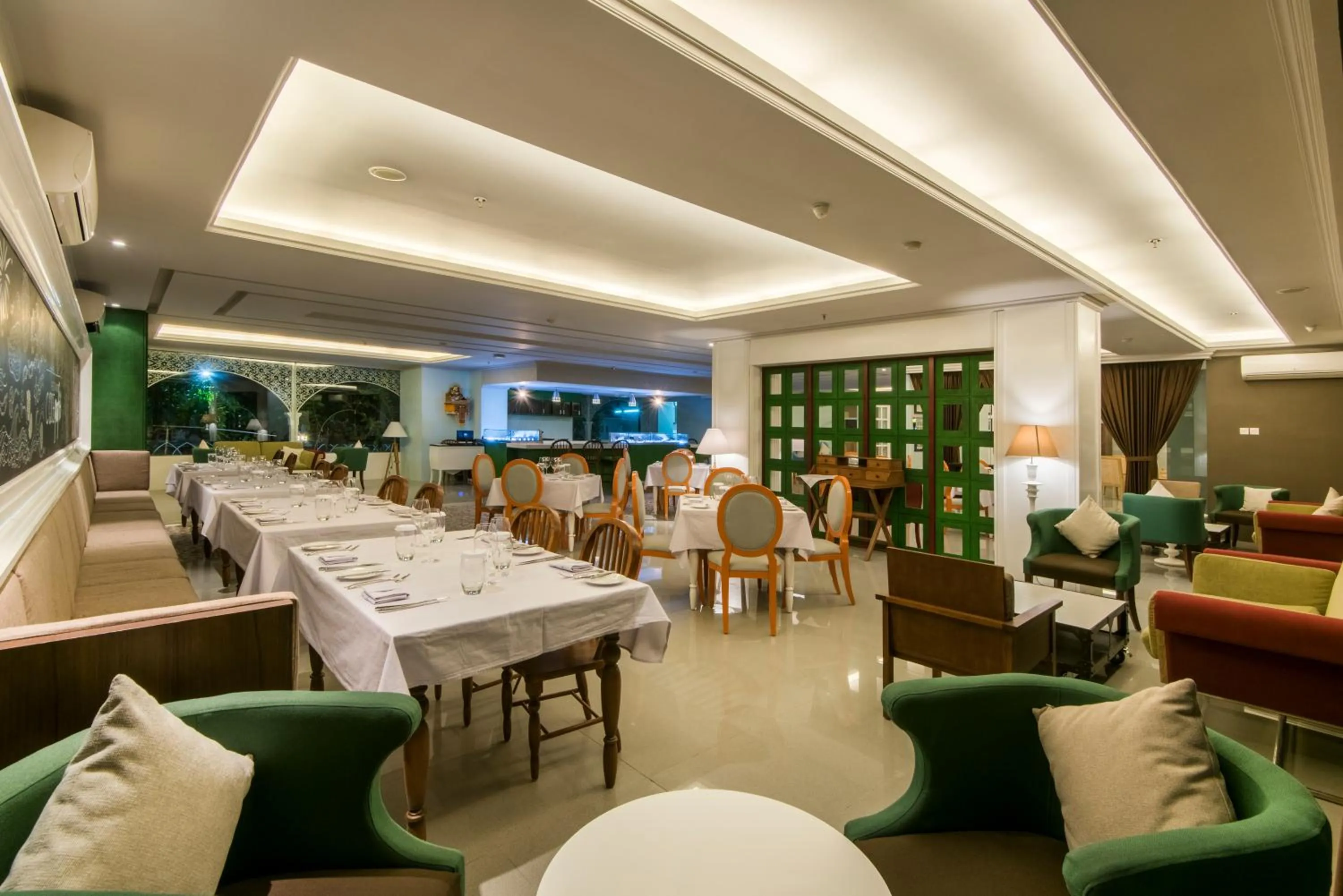 Restaurant/places to eat in Yan's House Hotel