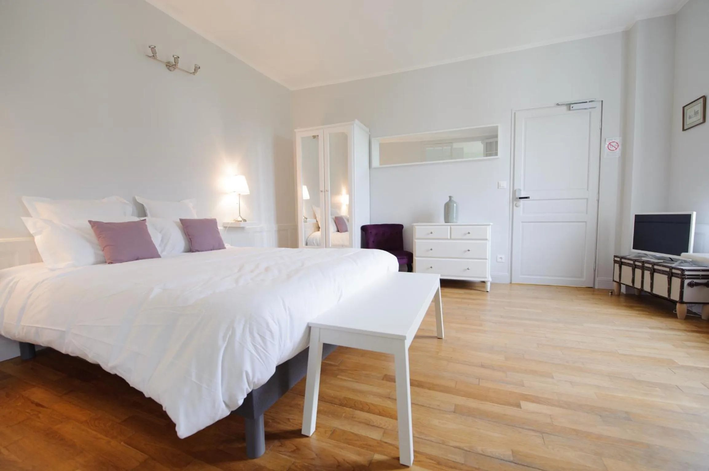 Photo of the whole room, Bed in Villa Clément Appart'Hotel St Clément proche de Sens