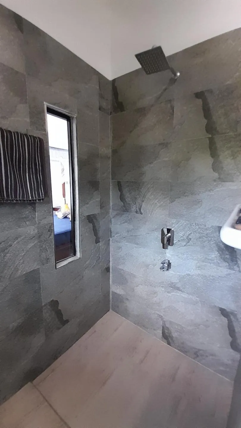 Shower, Bed in SriMany