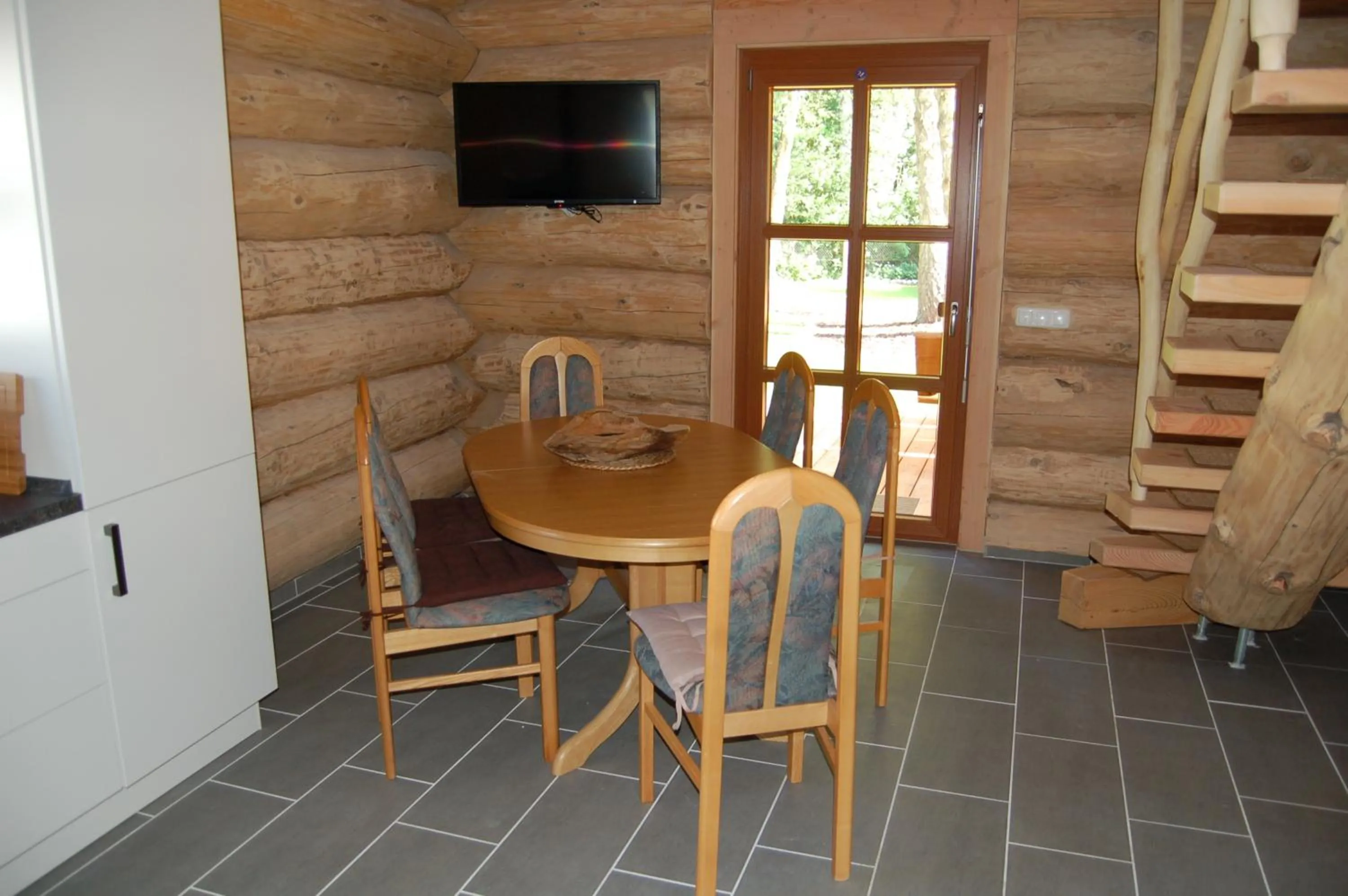 Dining area in Naturstamm Ferienhaus