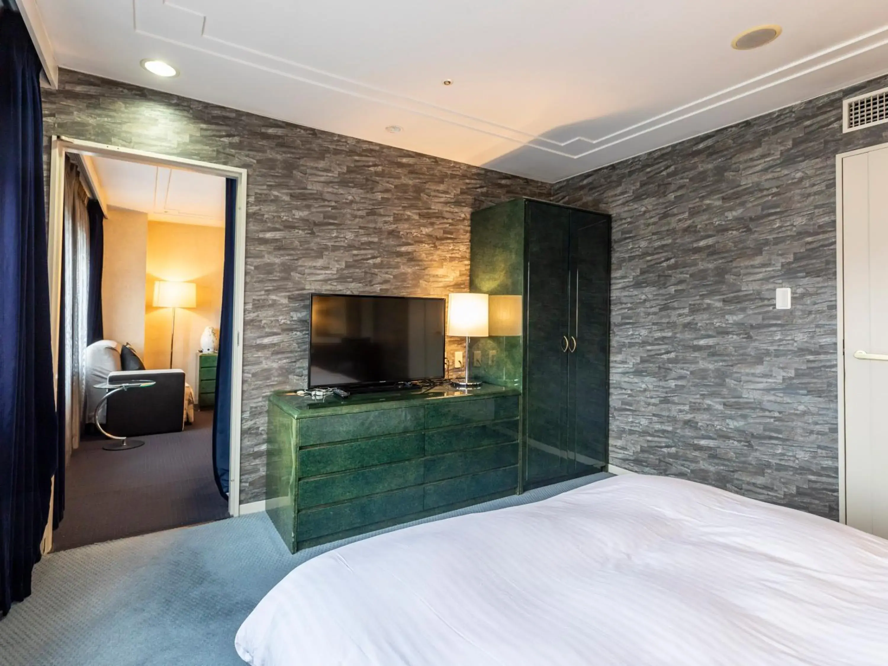 Bed in Century Plaza Hotel Bed in Century Plaza Hotel