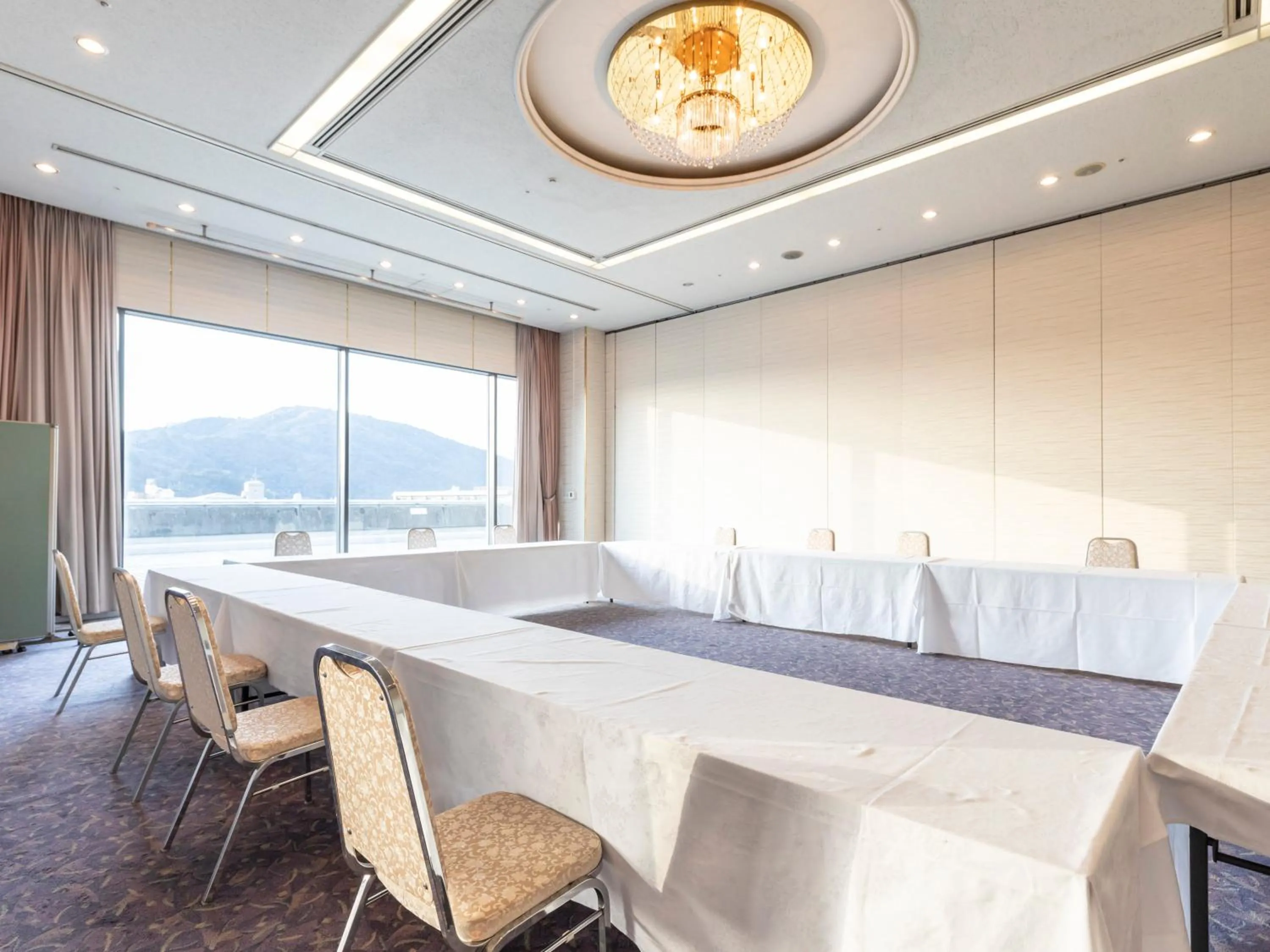 Business facilities in Century Plaza Hotel