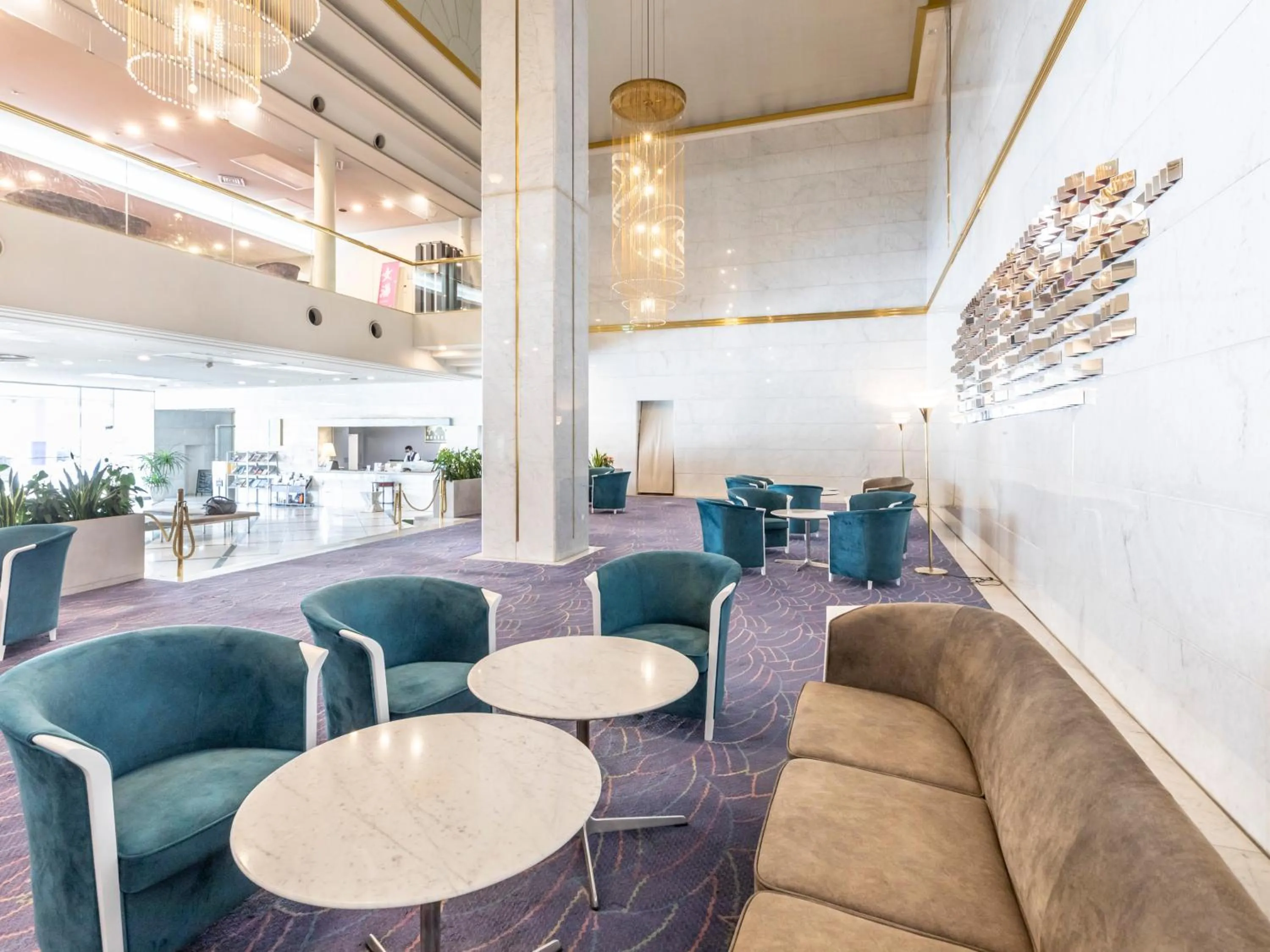 Area and facilities in Century Plaza Hotel