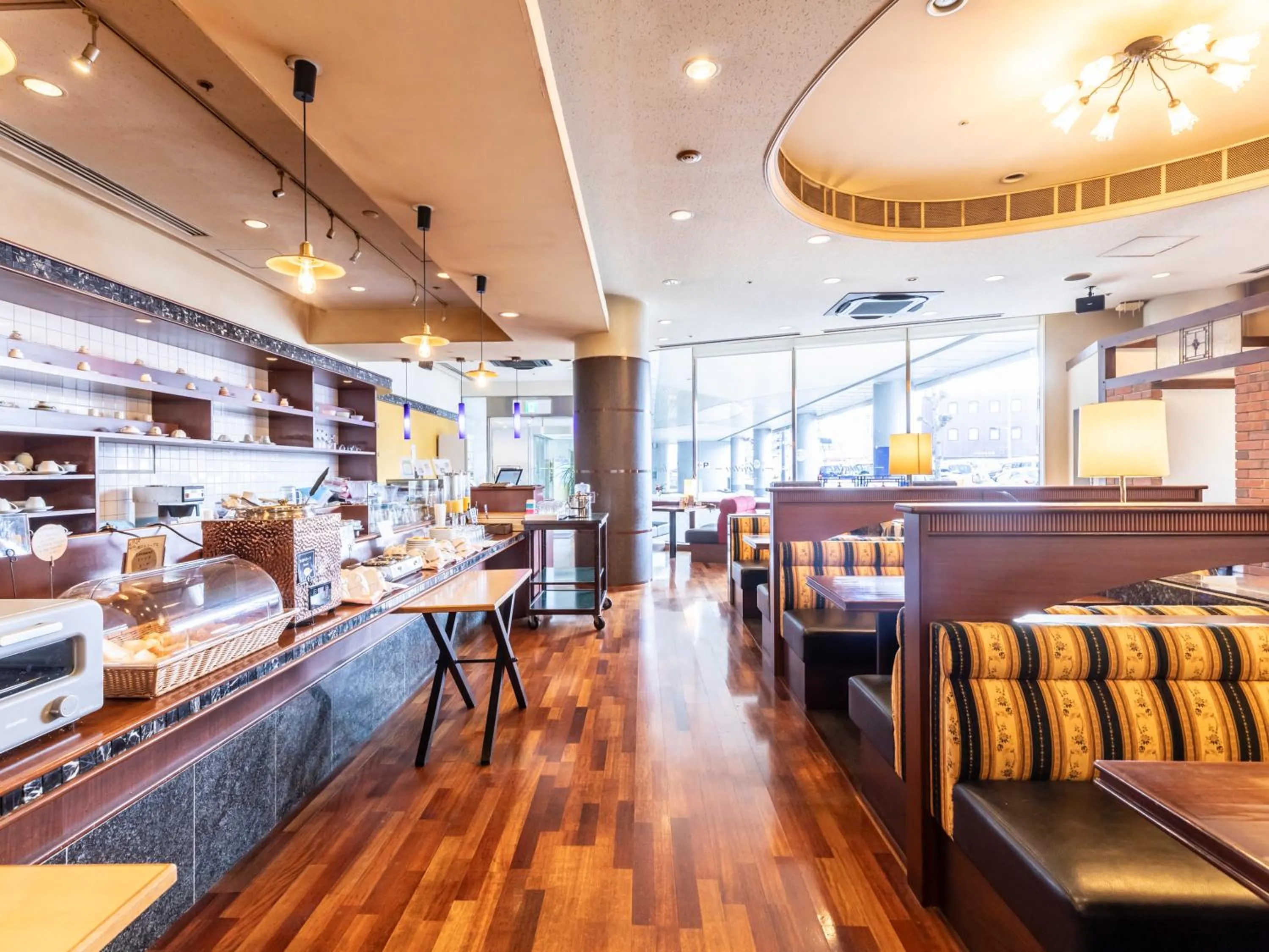 Restaurant/places to eat in Century Plaza Hotel