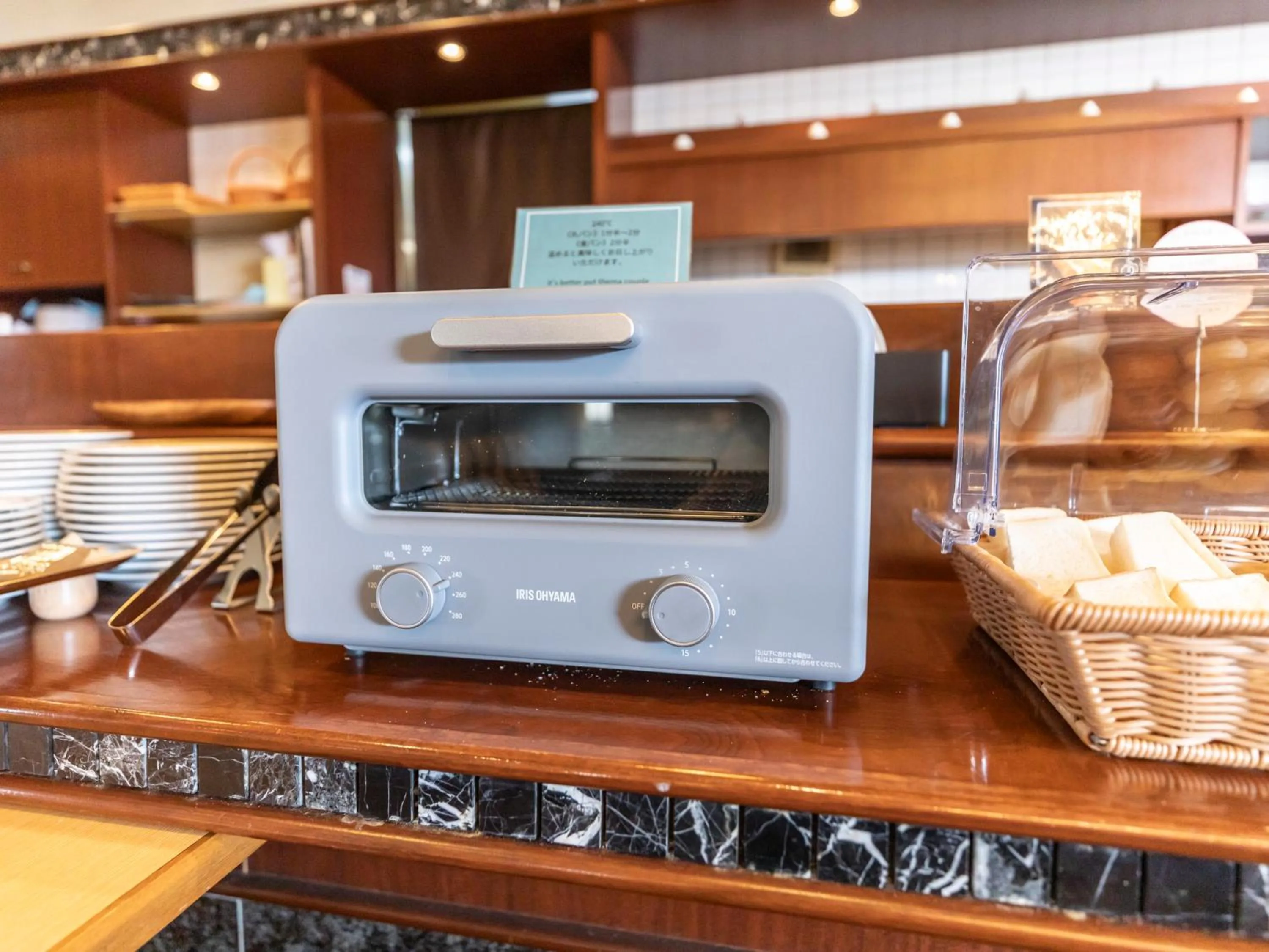 Restaurant/places to eat in Century Plaza Hotel